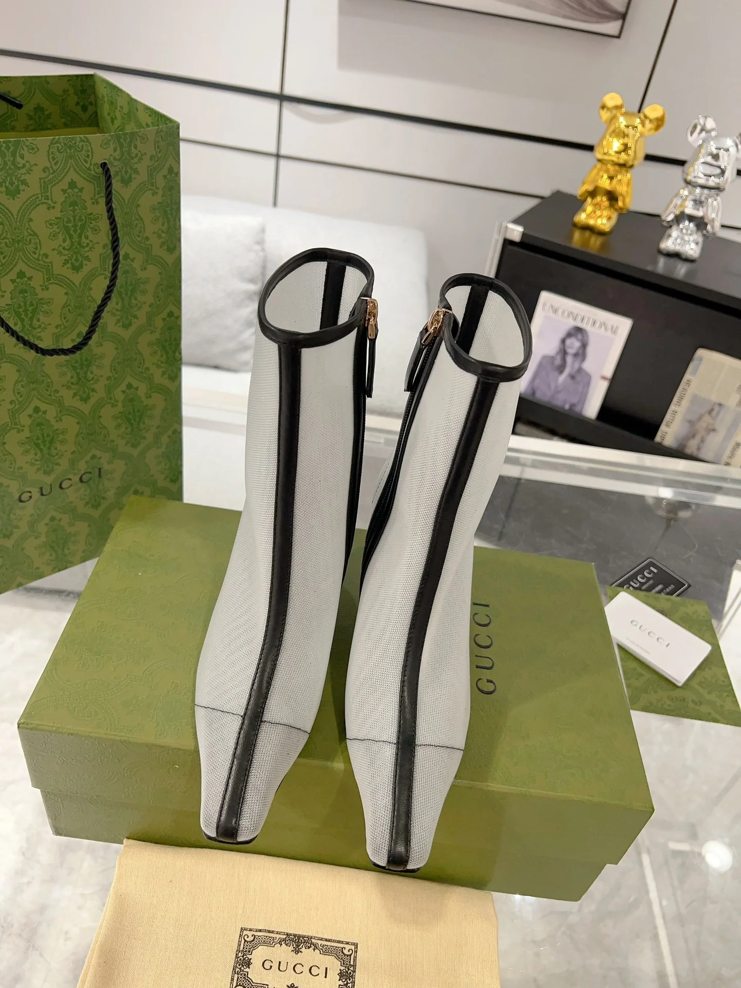 Gucci - Ботильоны на шпильке с сетчатыми вставками и стразами - Белые