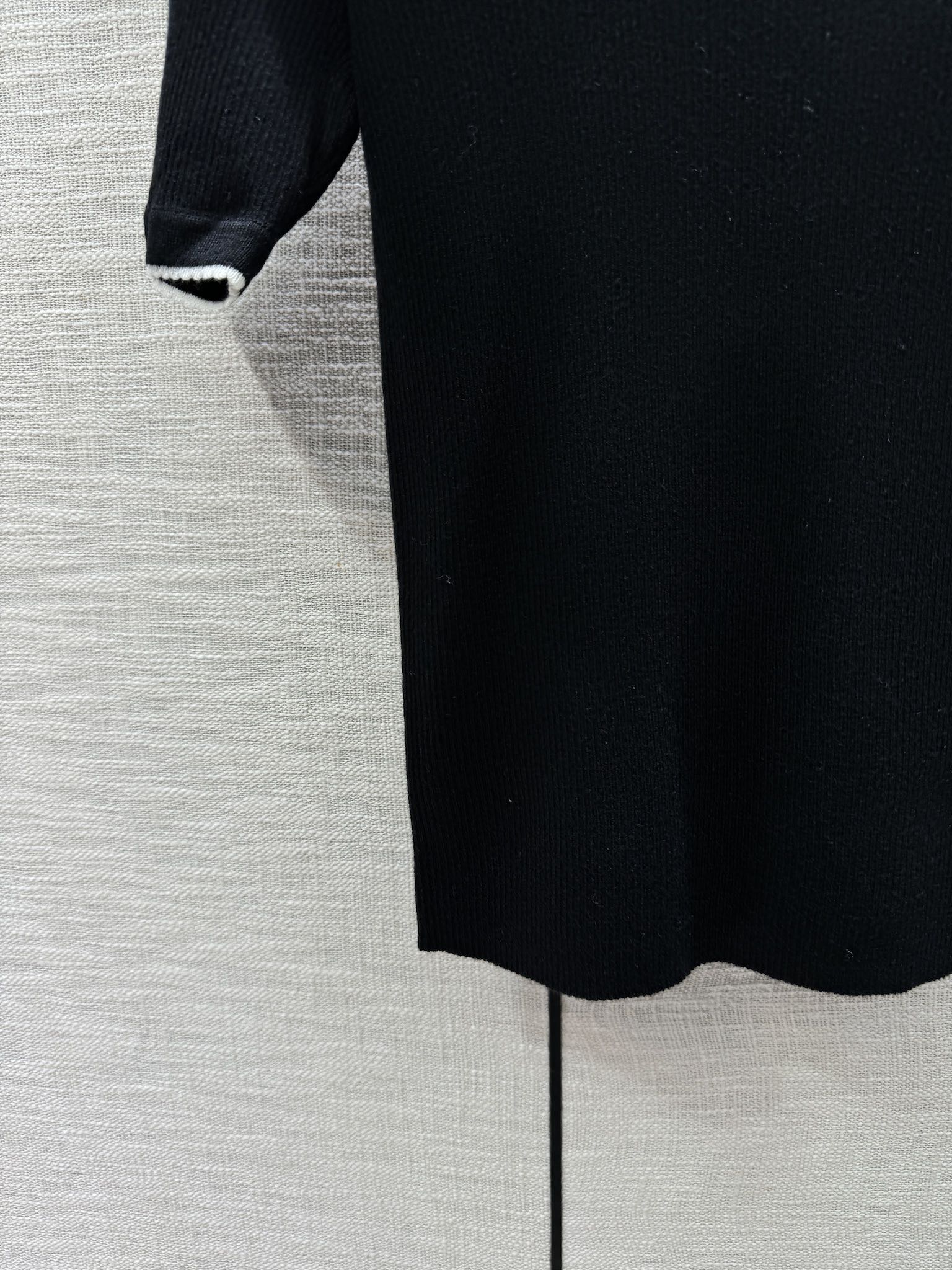 Chanel 2404 - Вязаный топ с короткими рукавами и контрастным вырезом - Черный