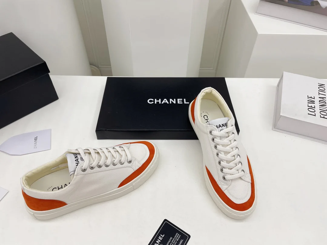 Весенние 2022 года от Chanel: обязательные к приобретению парусиновые туфли - 1