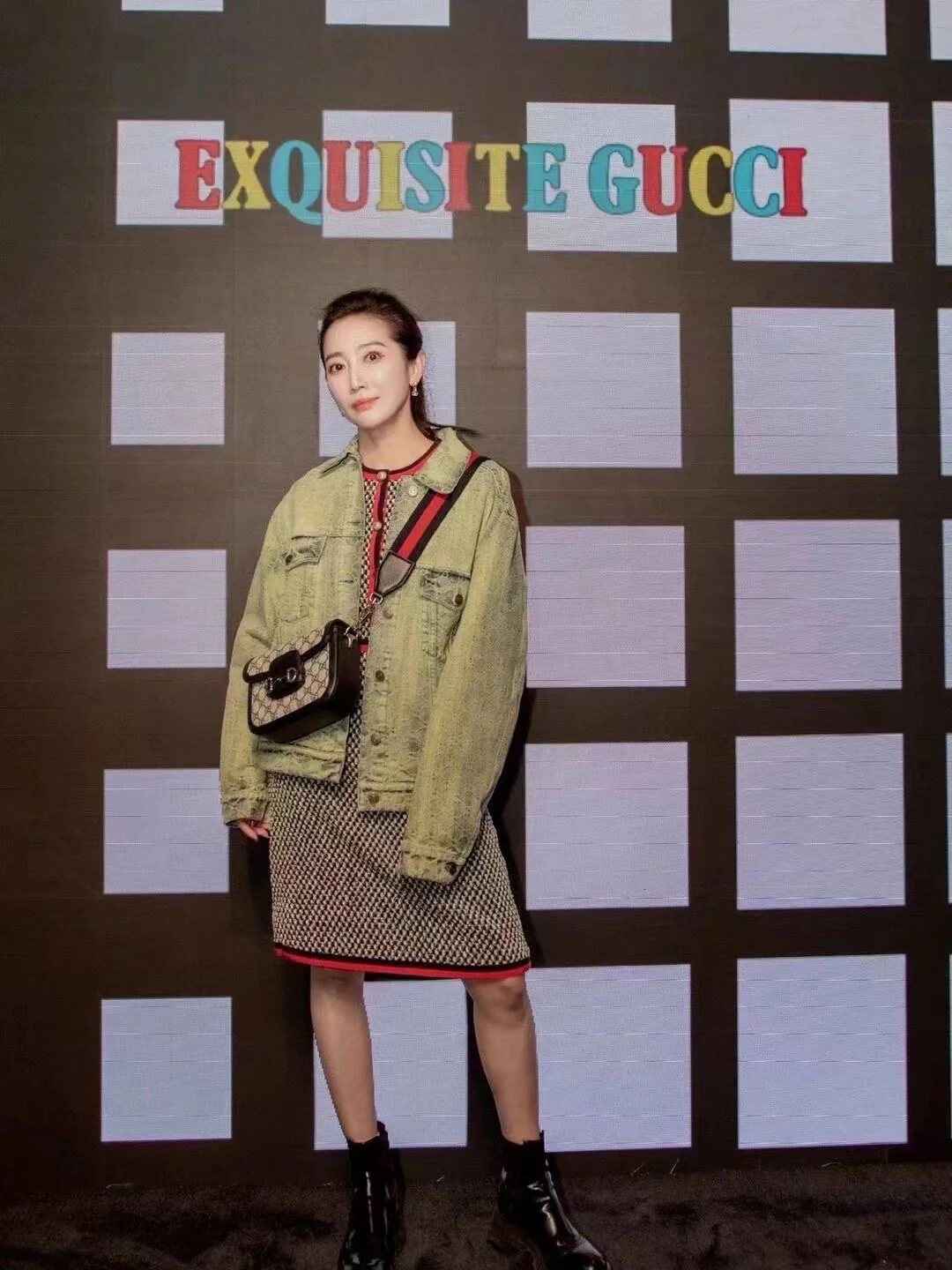 Сумка Gucci Saddle Bag 20-5 см - эталон посадки по фигуре