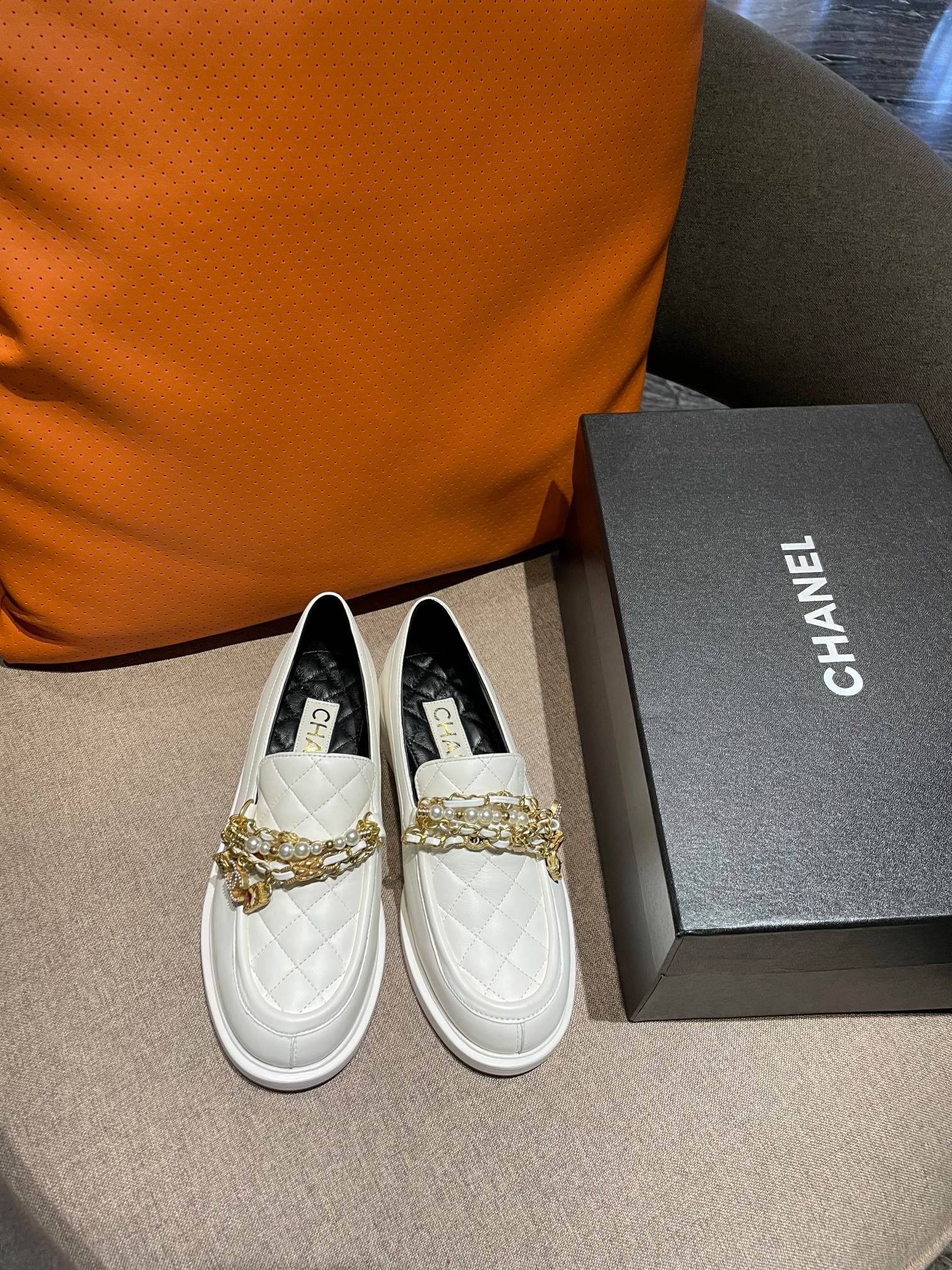 Chanel - Кожа - Белый