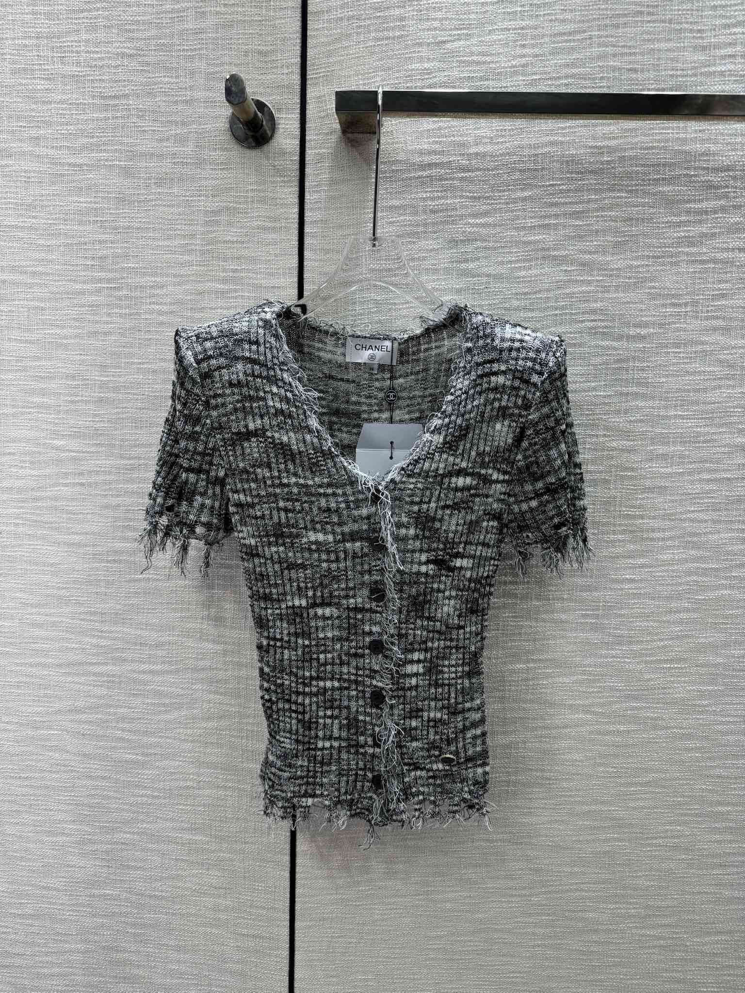 Chanel 2404 - Вязаный кардиган с короткими рукавами и бахромой - Абрикосовый - Черный