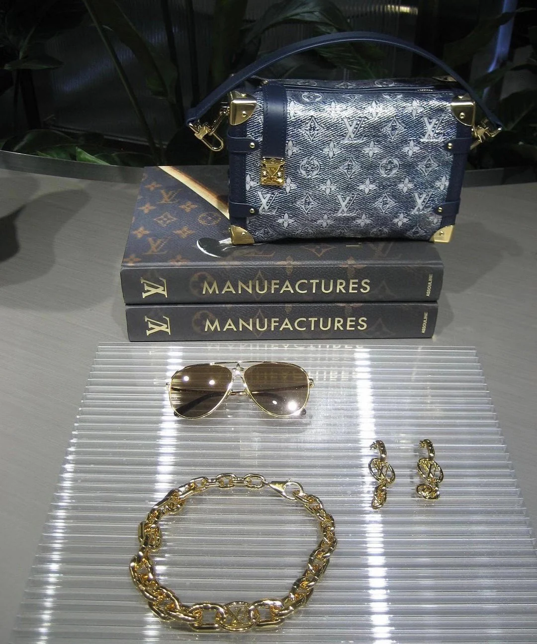 m22944-LV-side-trunk handbag-blue