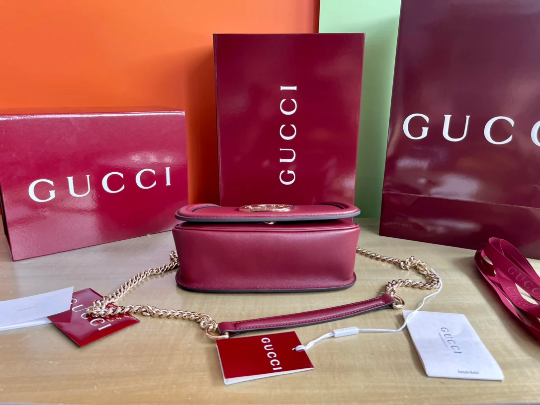 Ремешок на плечо Gucci 2025 из кожи с золотой цепочкой - красный