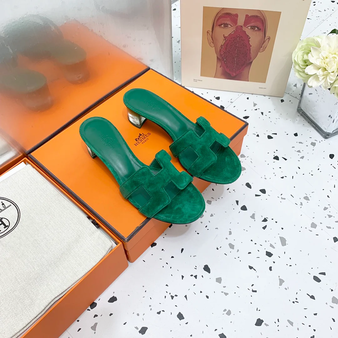 Новинка весны 2022 года от Hermes - сандалии на плоской подошве и среднем каблуке - 2