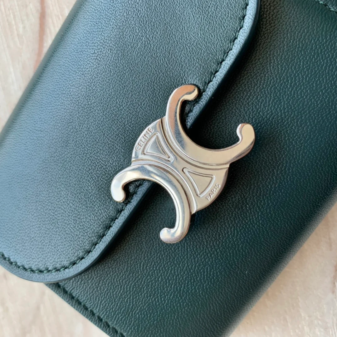 Celine TRIOMPHE 小号亮泽羊皮翻盖钱包-墨绿