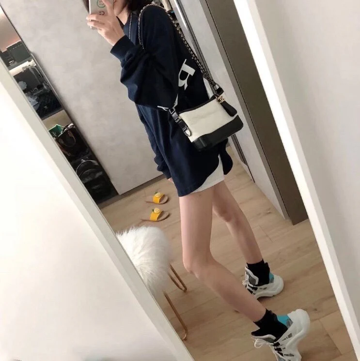 Маленькая сумка-хобо Chanel — изображение из интернета (для справки)