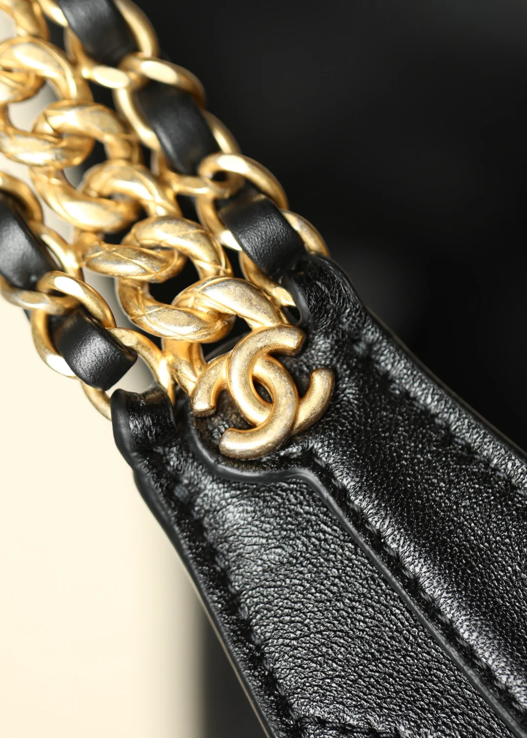 Сумка-хобо Chanel 25p Small Hippie Bag - черная