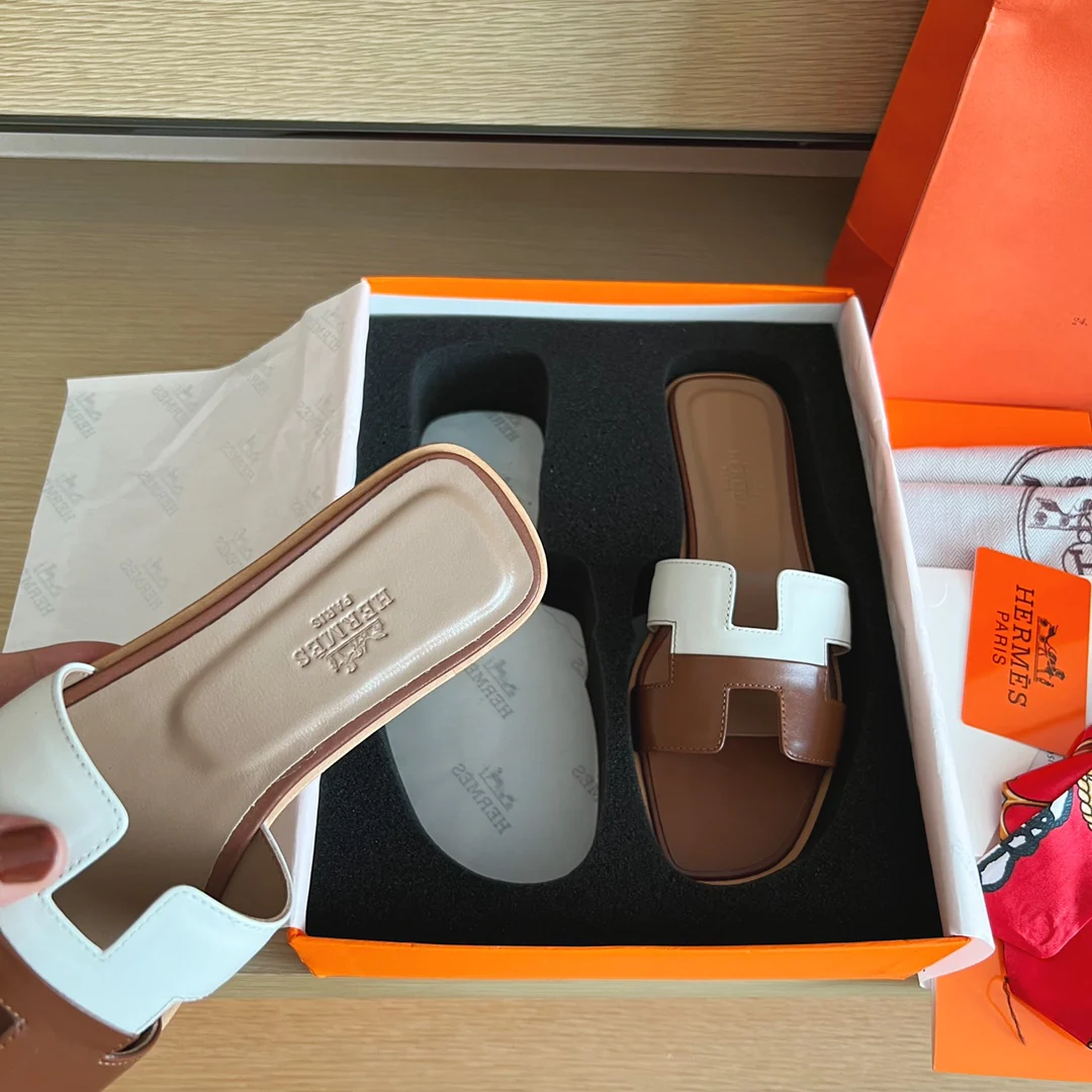 Сандалии Hermes на плоской подошве - однотонная кожа - 2 шт.