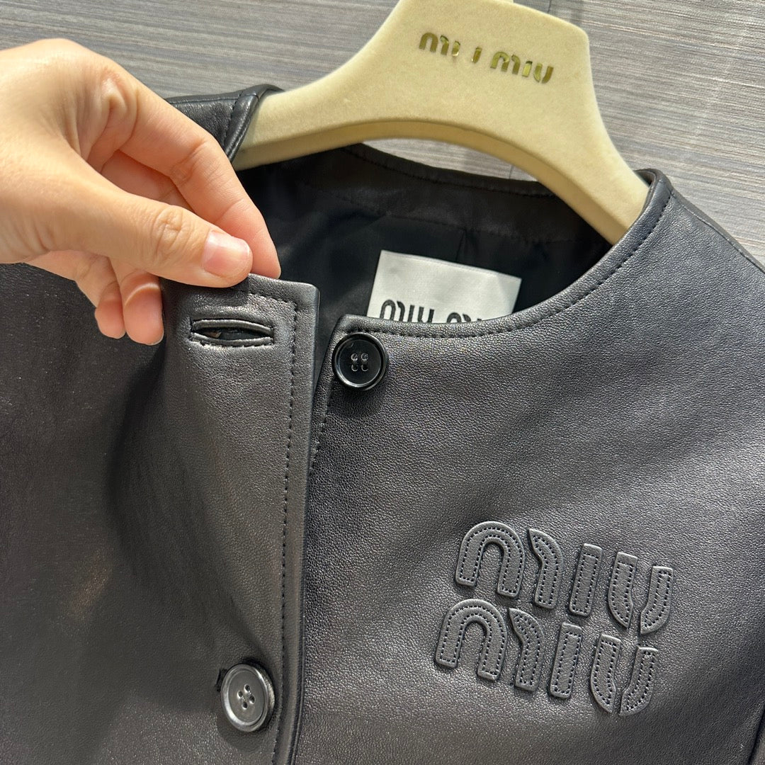 Miu Miu - 2404 - Кожаная куртка в стиле преппи - Черная