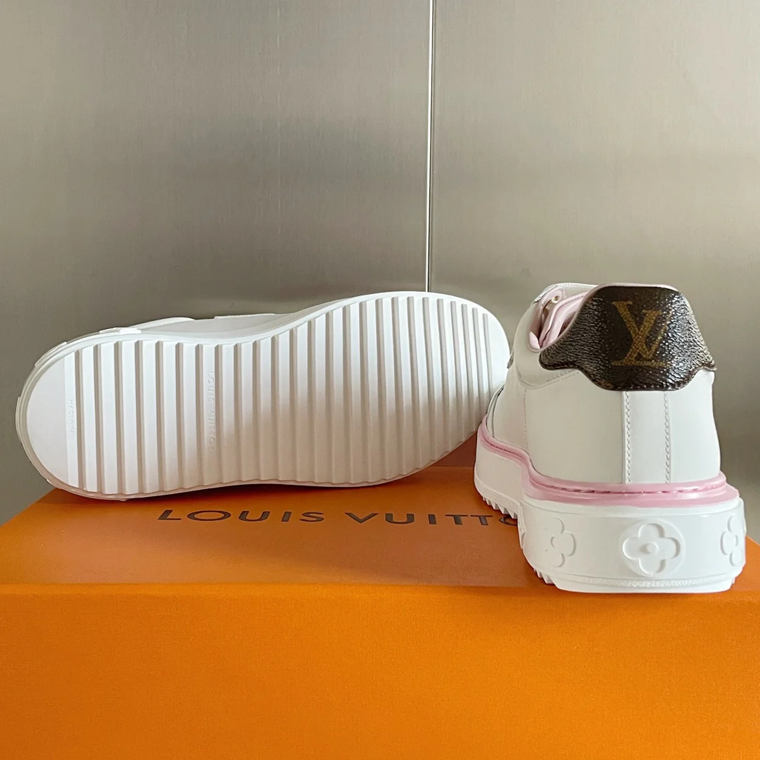 Белые кроссовки LV Time Out Series с розовой отделкой