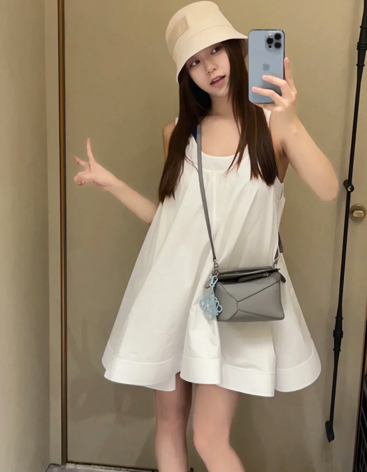 Мини-юбка Loewe Puzzle из кожи серого цвета