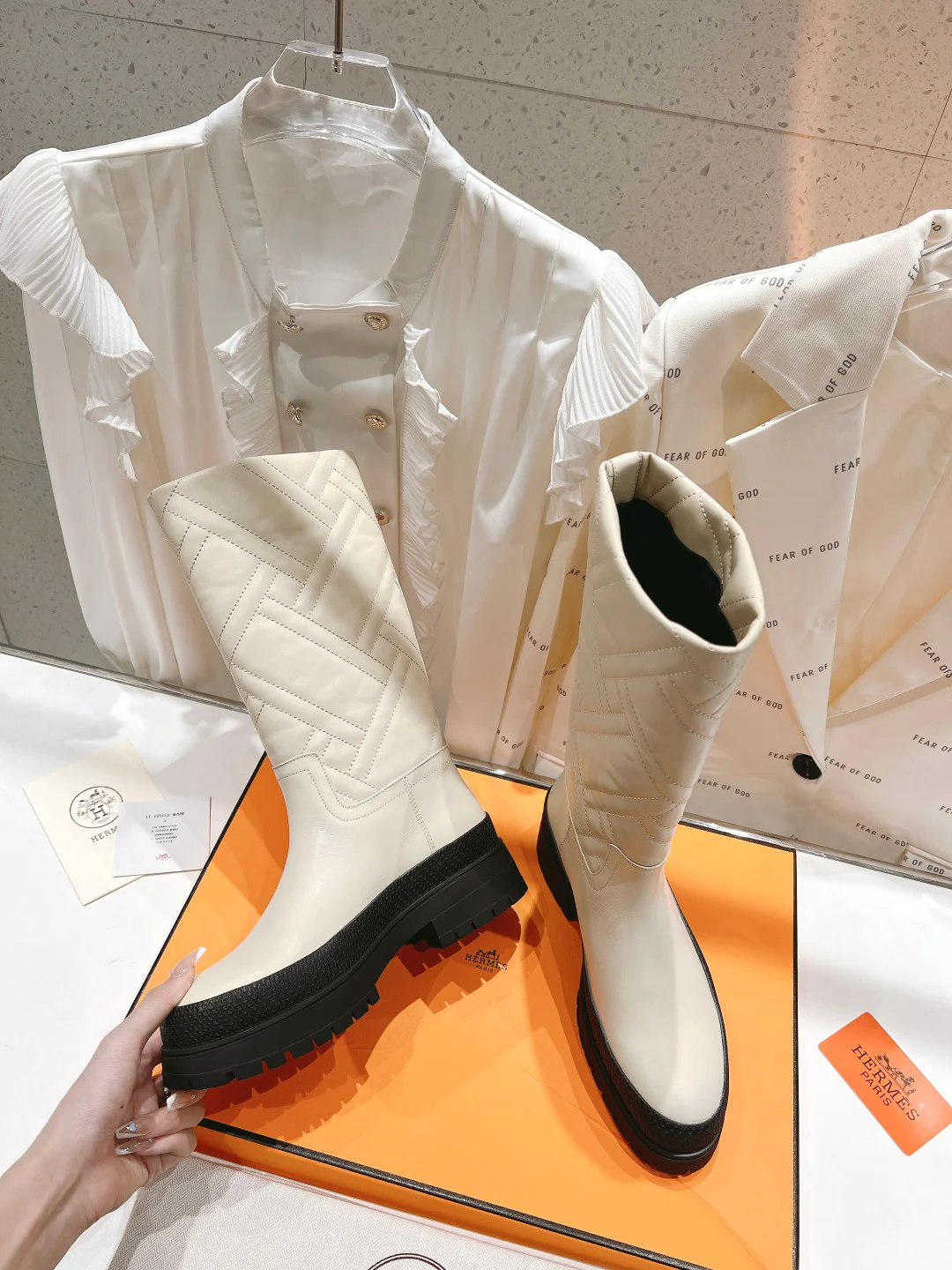 Новинка сезона осень/зима 2023 от Hermes - Ботинки на платформе - Off White