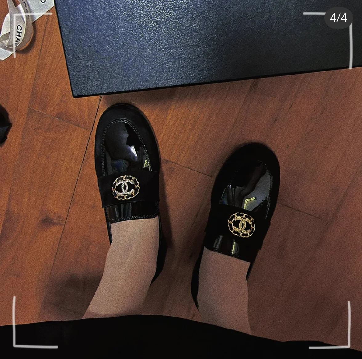 Винтажные лоферы Chanel — на фото.
