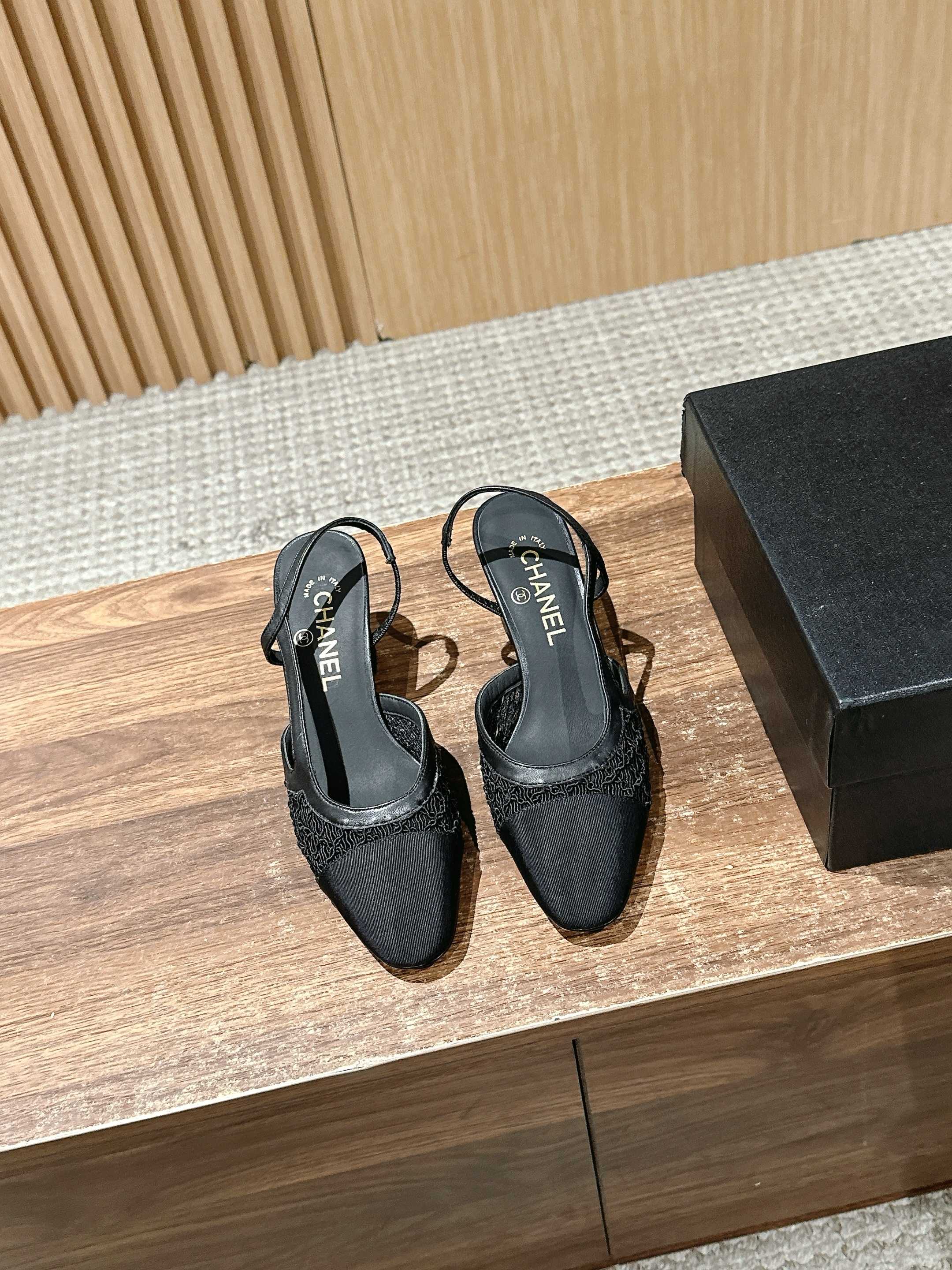 Chanel - Кружево и шаньдунский шелк - Туфли на массивном каблуке - Черные