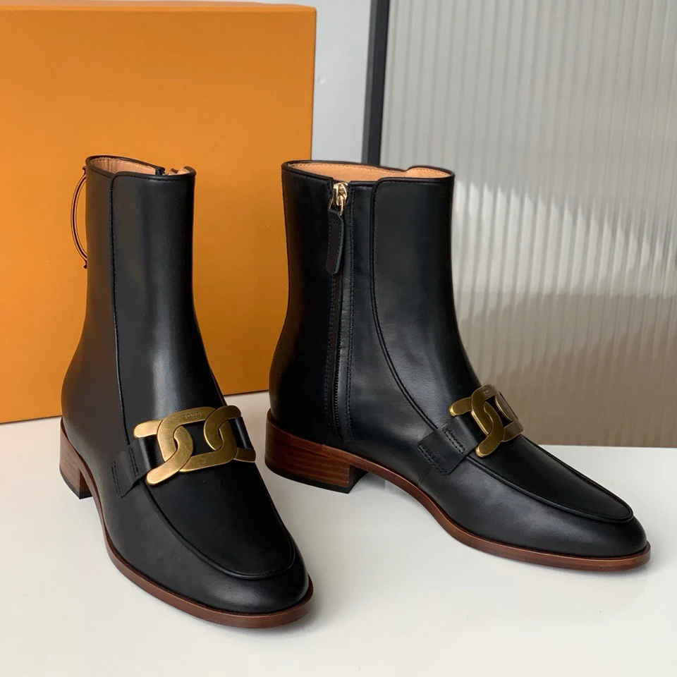 Tods - Новинка сезона осень/зима 2022 - Ботильоны на толстом каблуке крупной вязки с золотой пряжкой