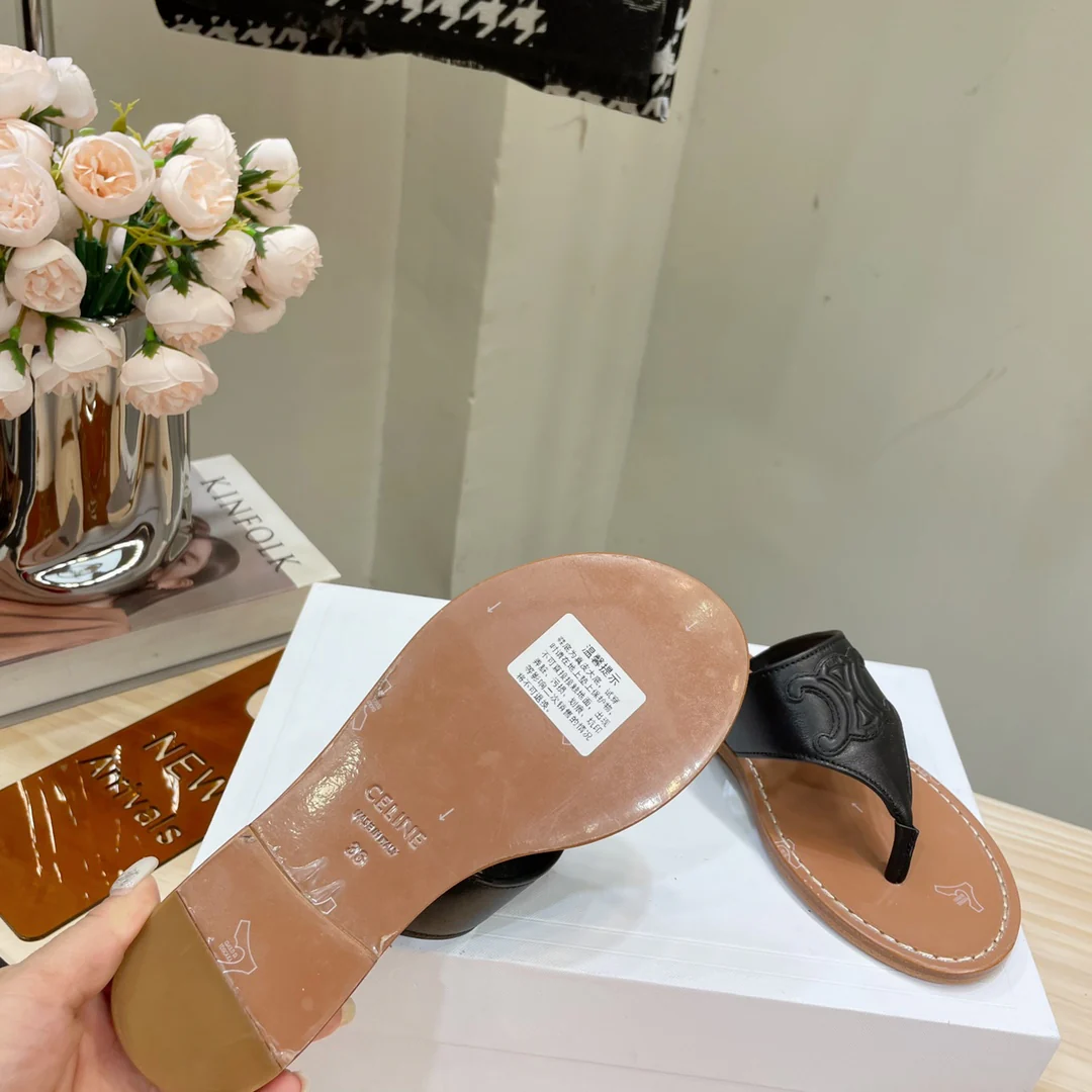 Celine - Новинка весна/лето 2023 - Ретро-шлепанцы Arc de Triomphe