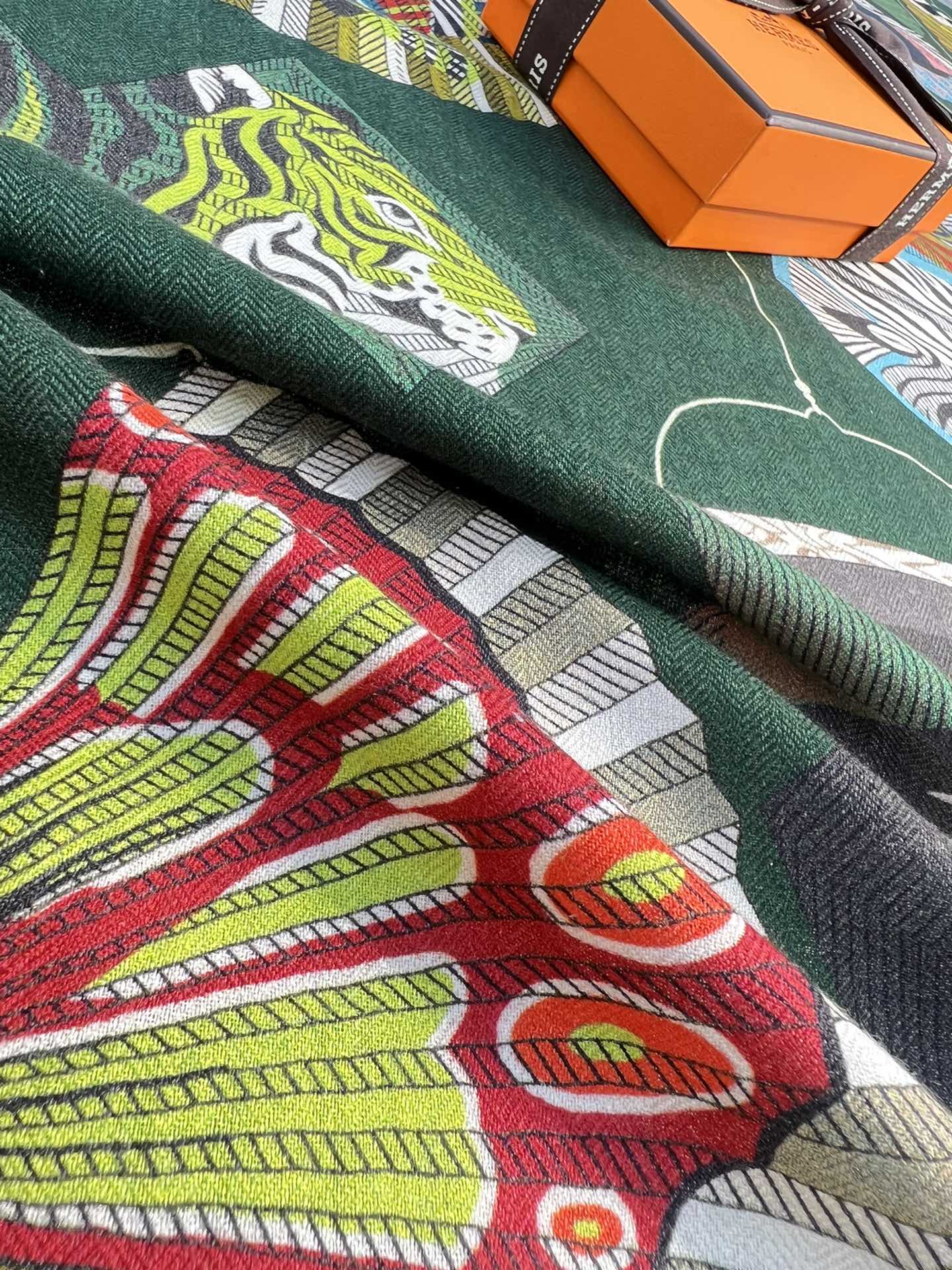 Большой двусторонний бархатный шарф Hermes - 140 см - 004