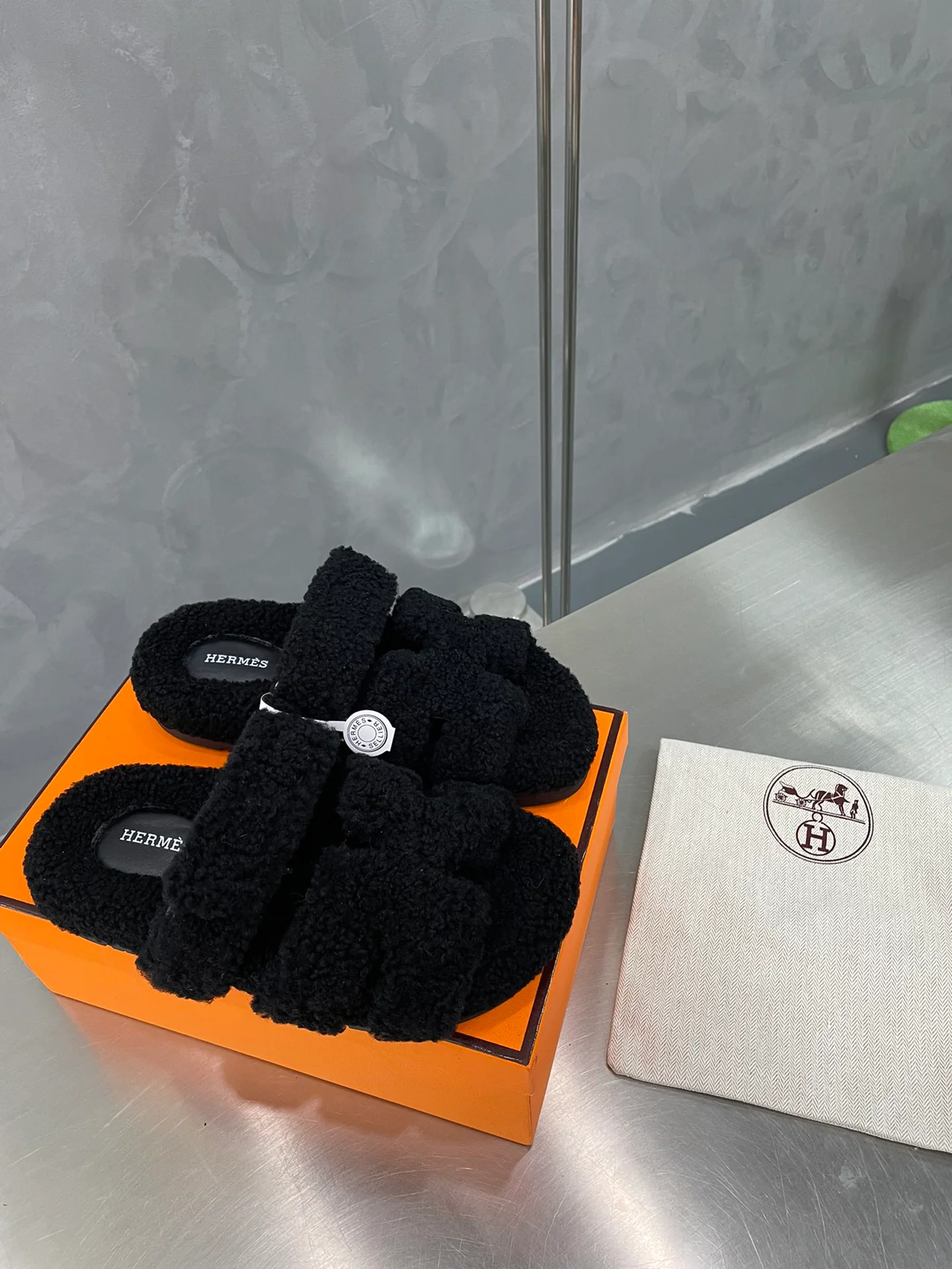 Шерстяные тапочки Hermes Rainbow - черные