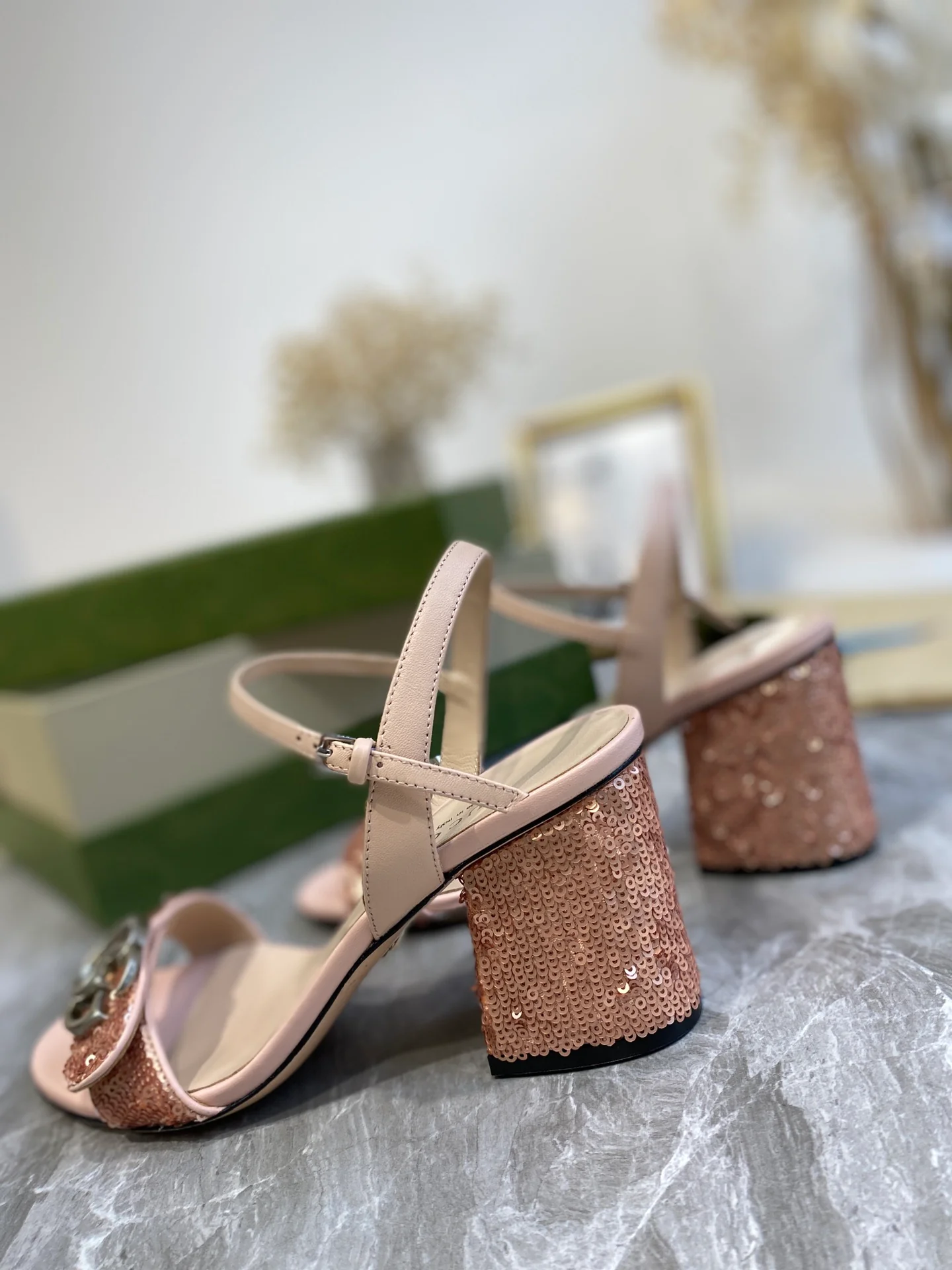 Босоножки Gucci на высоком каблуке с ремешками - 2