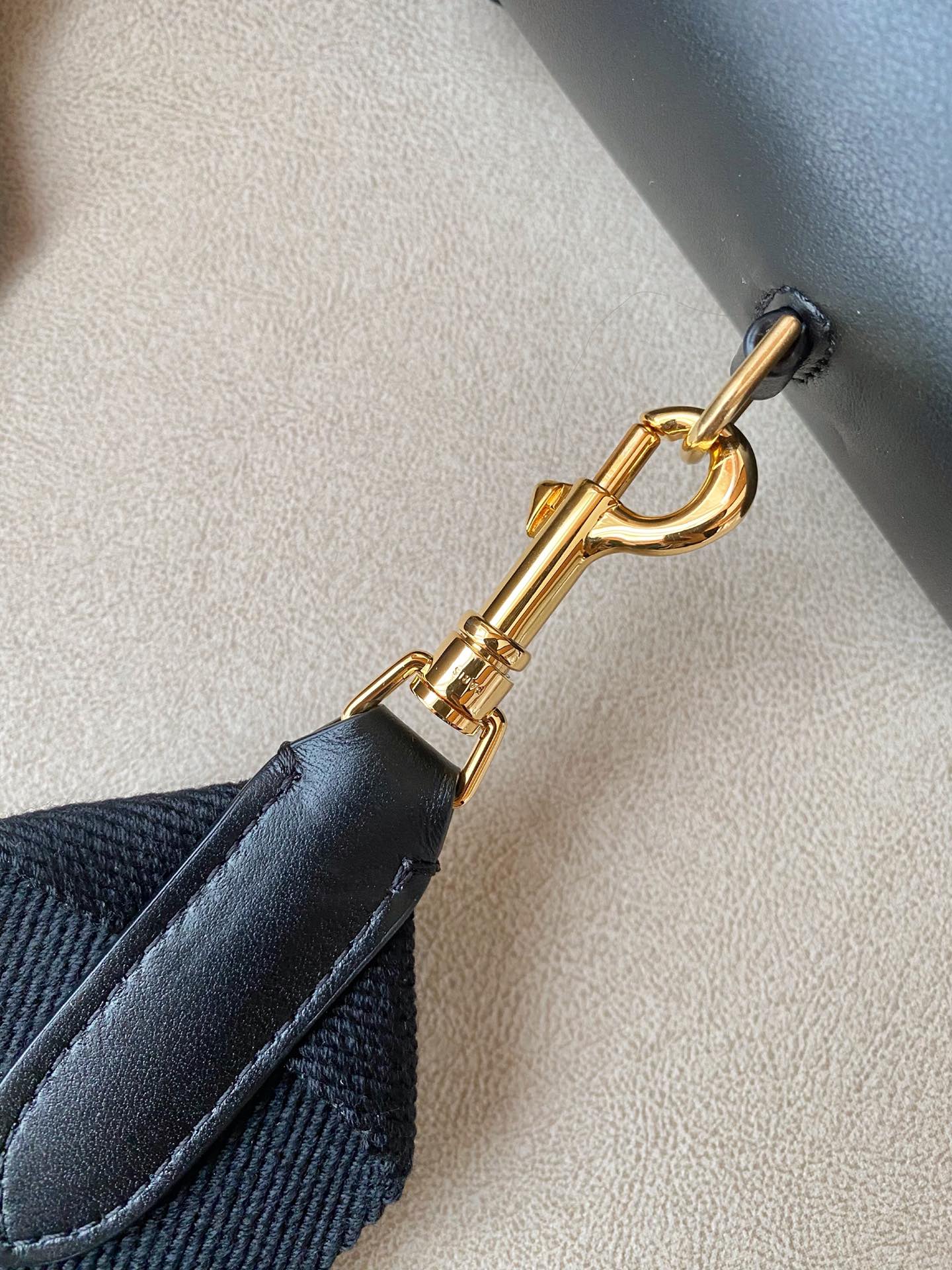 Сумка Celine Teen Soft 16 из гладкой телячьей кожи