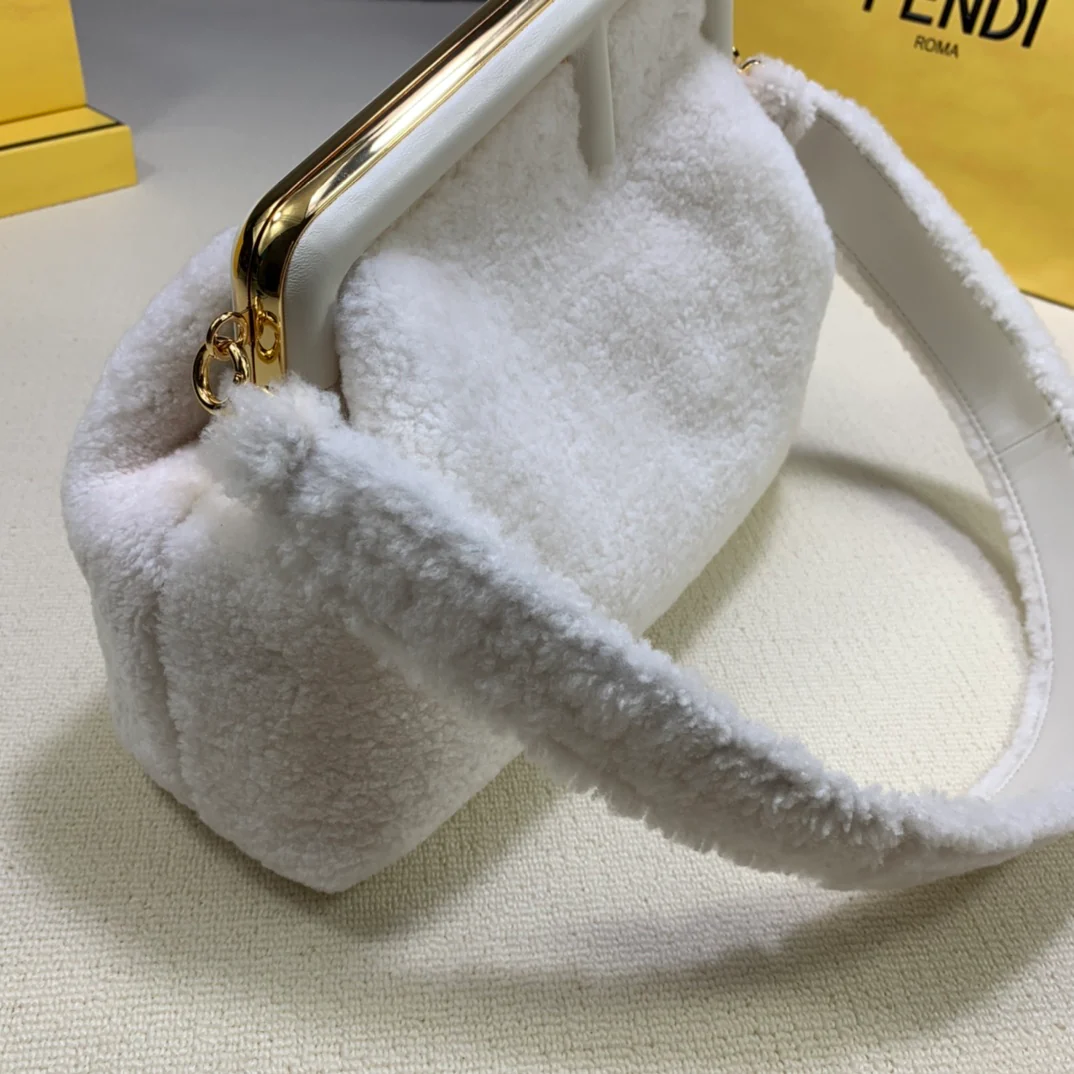 Средняя белая шерстяная сумка Fendi-first