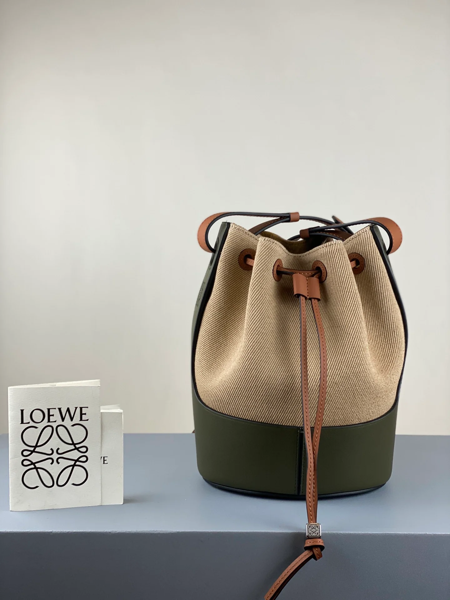 Сумка-ведро Loewe Balloon New, маленький размер - 1 шт.