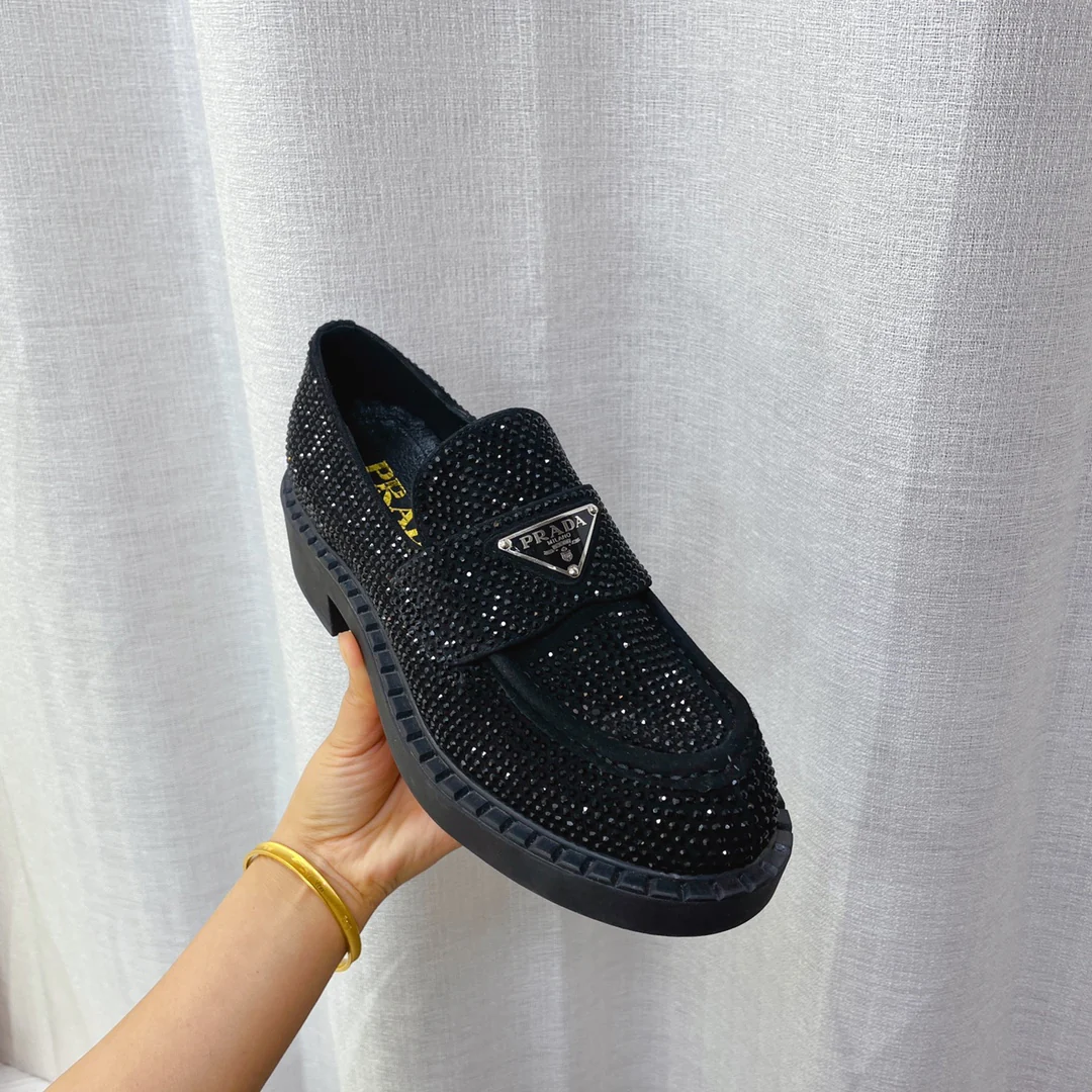 Туфли Prada - Лоферы Prada, украшенные стразами - черные
