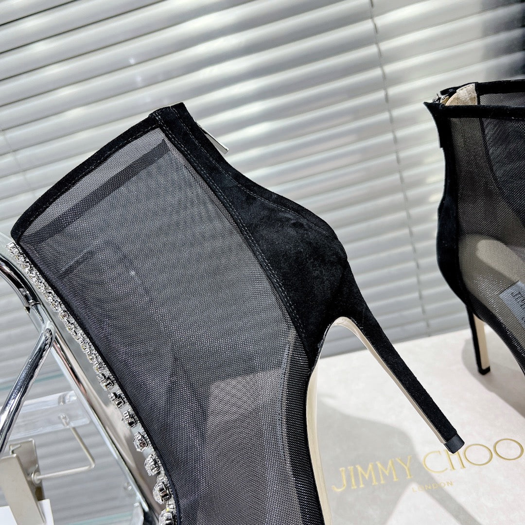 Jimmy - Новинка весны/лета 2023 - Сетчатые сапоги на шпильке, украшенные стразами.