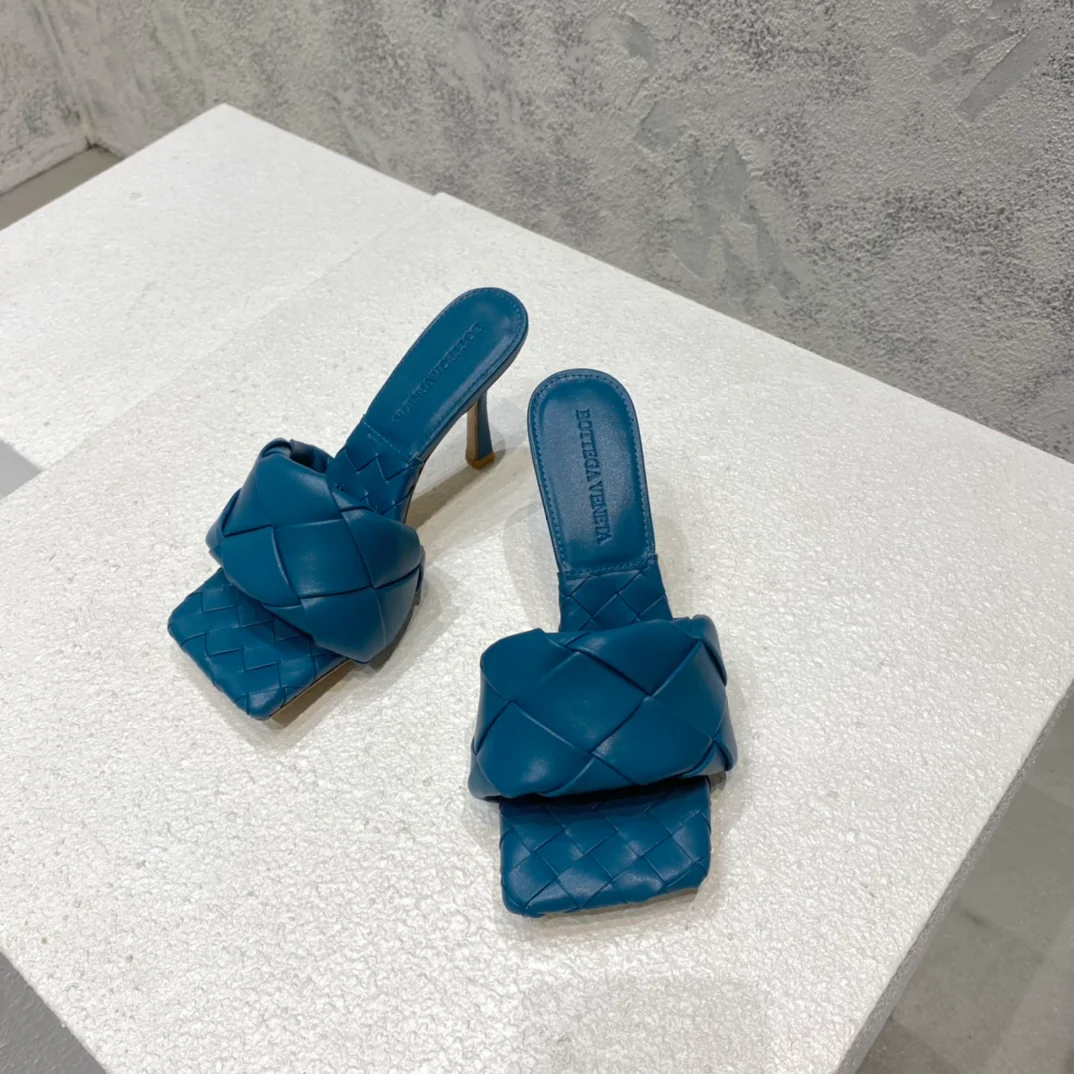 Новинка сезона весна/лето 2021 от BV - Плоские плетеные сандалии на шпильке - Синие