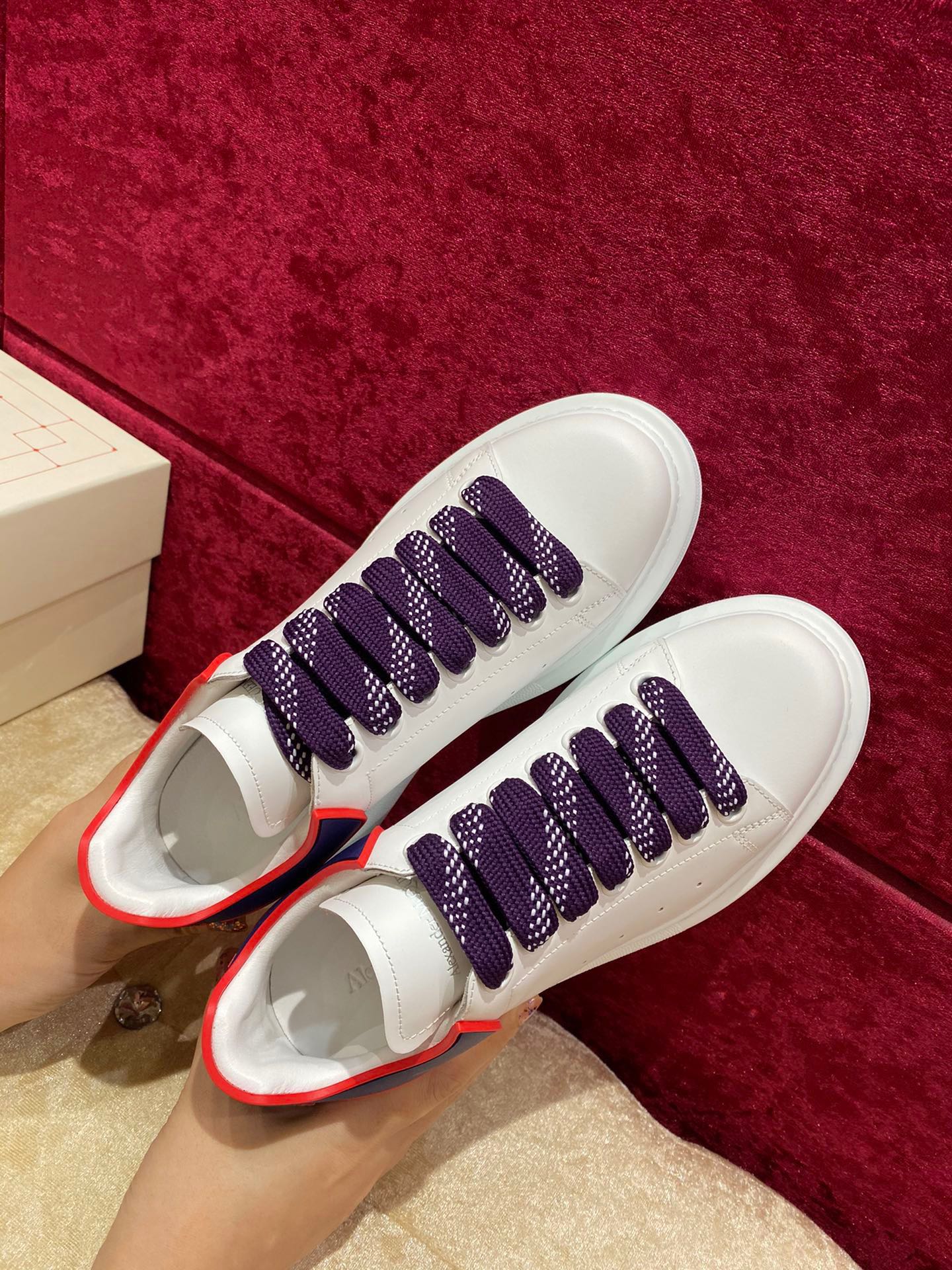 McQueen - Классические белые кроссовки - Темно-синяя пятка