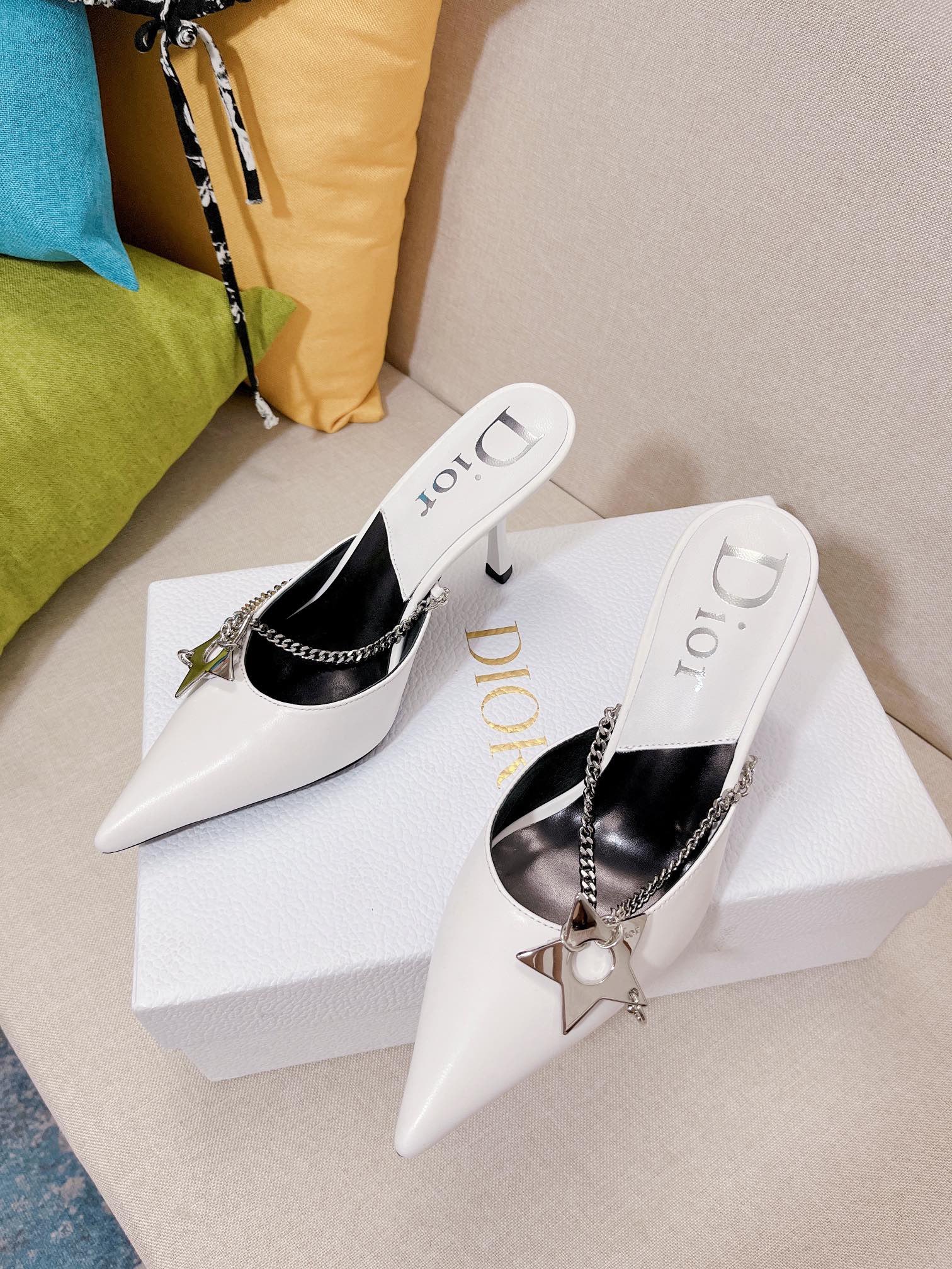 Dior - Коллекция Fashion Punk - Сандалии с острым носком - Белые