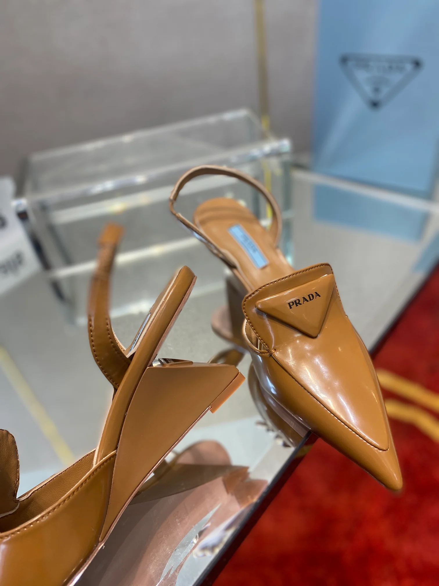 Туфли Prada - Prada - лакированные сандалии на низком каблуке - коричневые