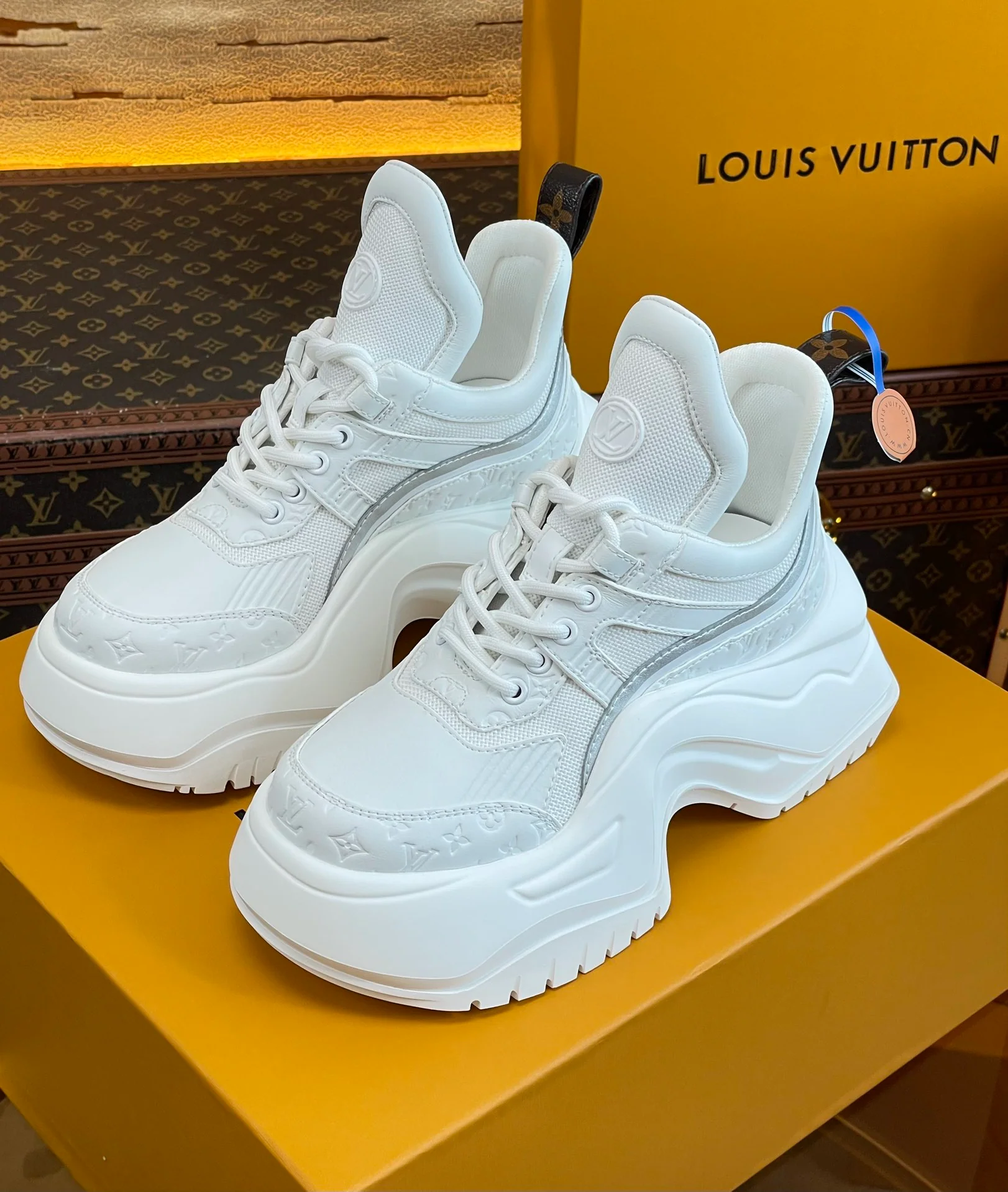 Новинка LV 2023 — Спортивные массивные кроссовки — Archlight 2-0 — Белые