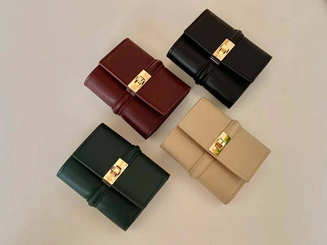 Маленький глянцевый трехсекционный кошелек Celine из телячьей кожи