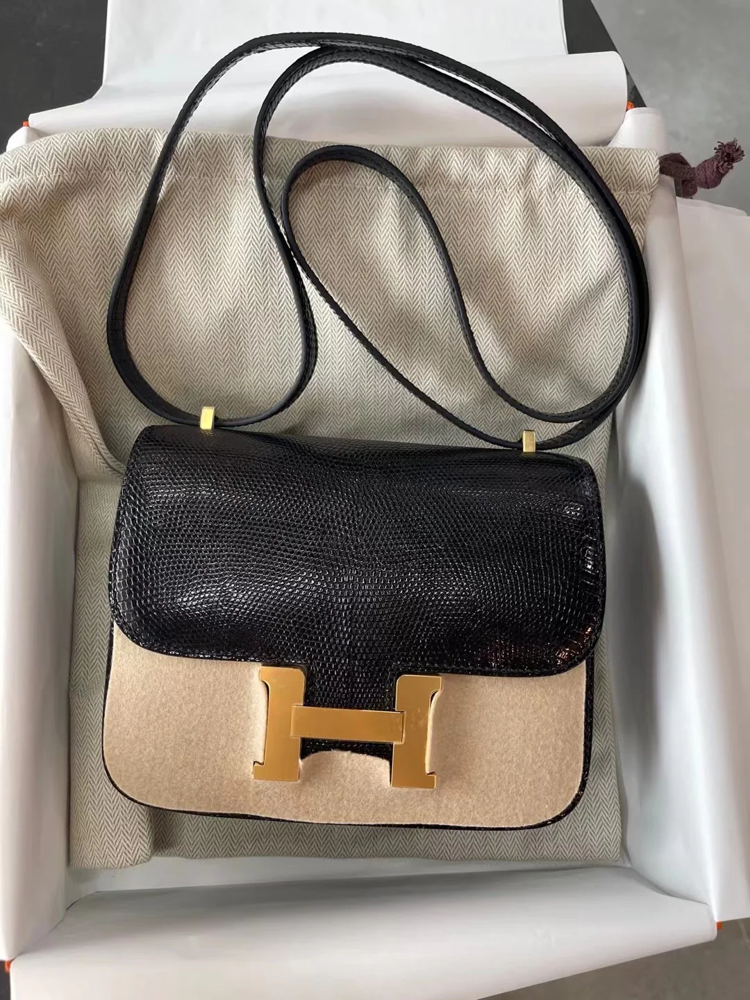 Hermes Constance 19 Миниатюрная пряжка из кожи ящерицы, черная с золотом