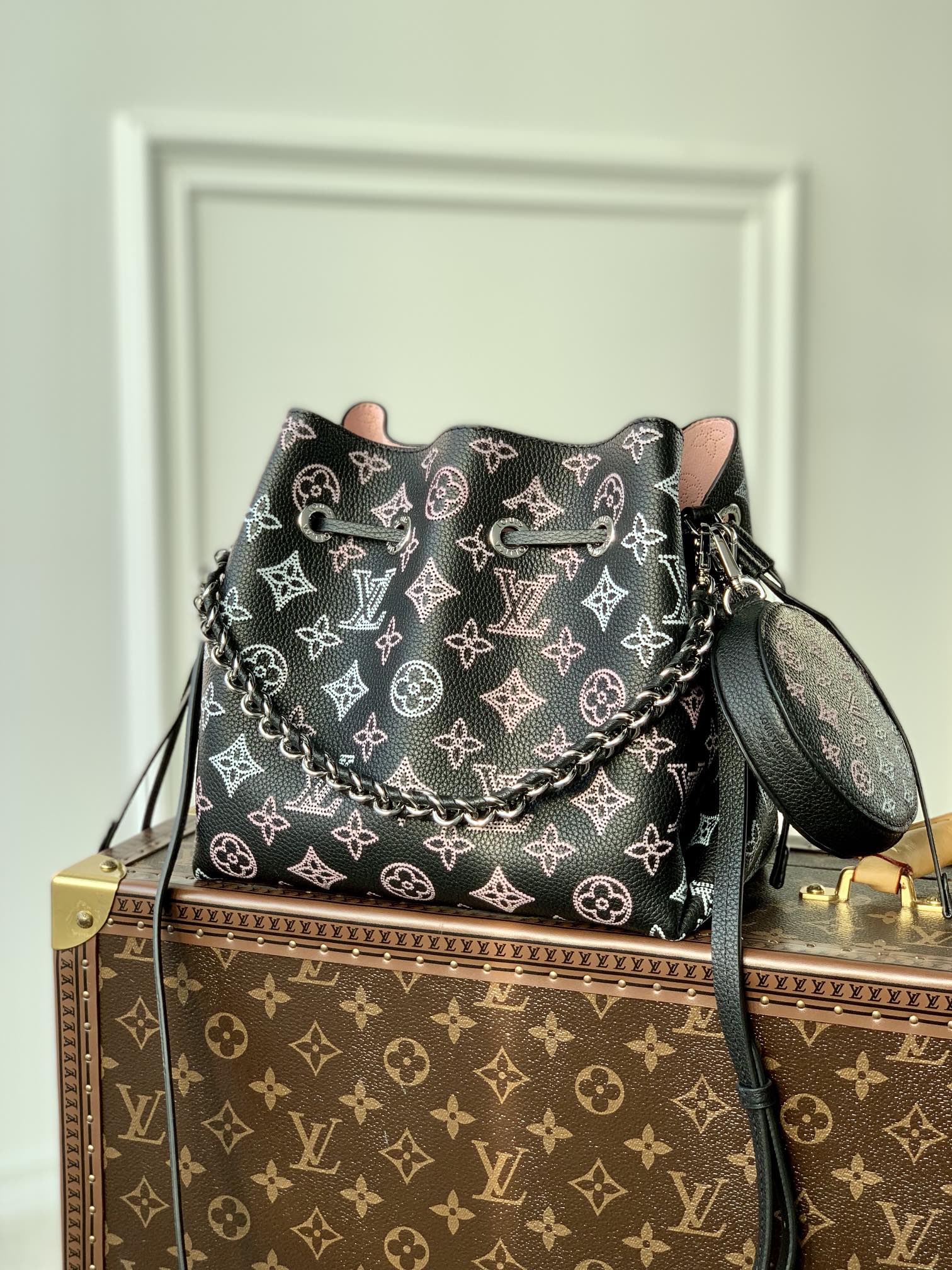 m21096-LV-Bella-Tote Bag-Exclusive Black