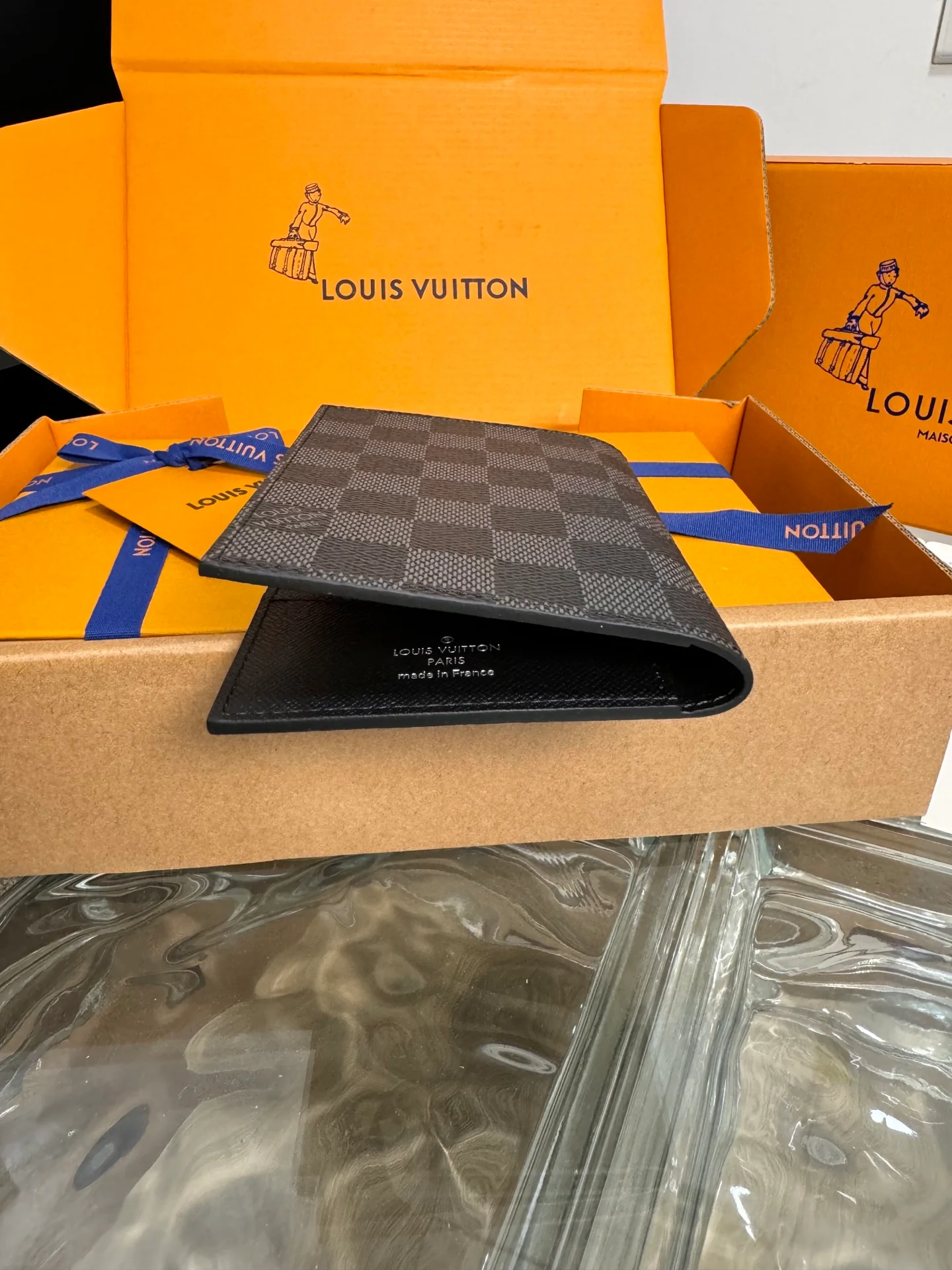 LV-n64411 - Держатель для паспорта - Черный в клетку