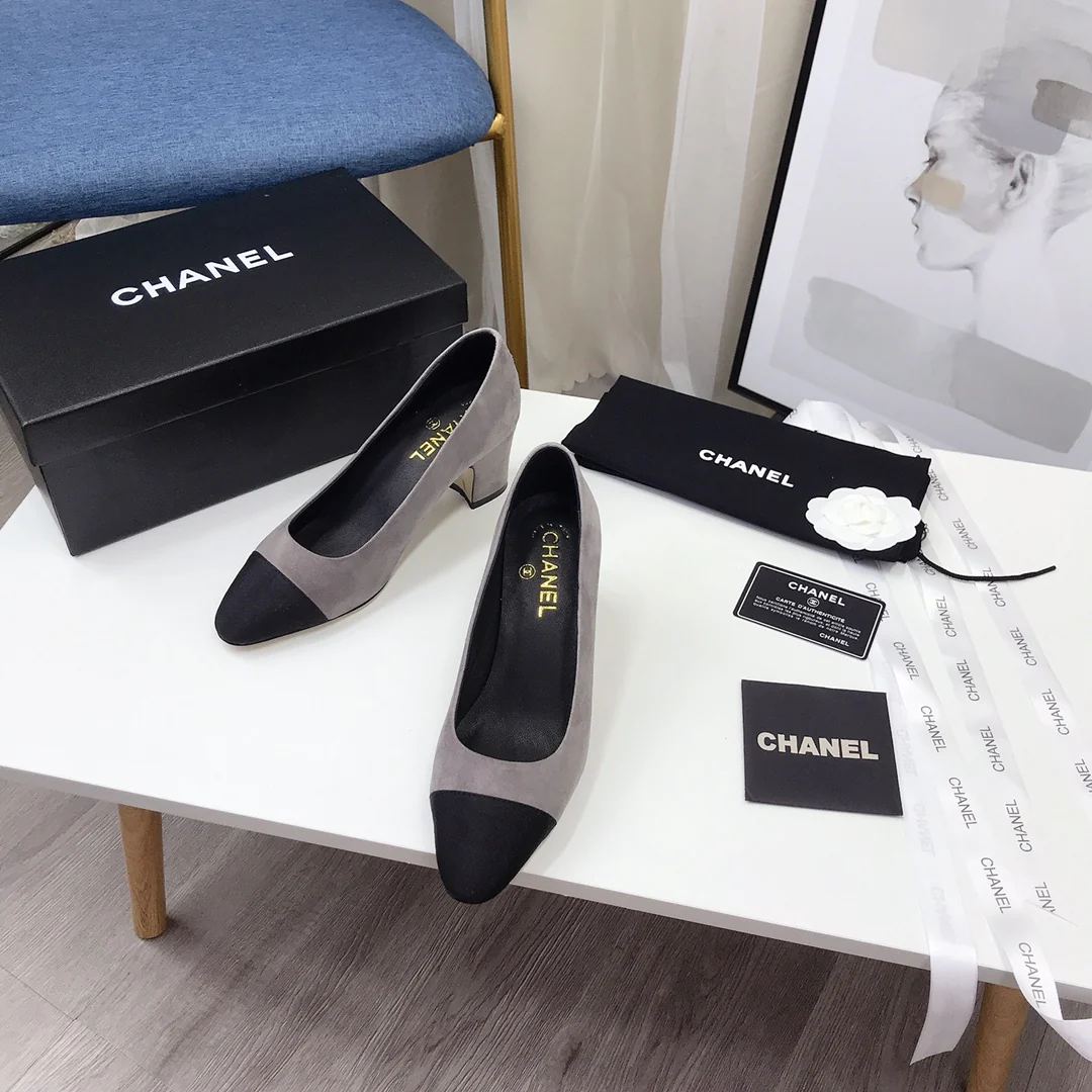 Туфли Chanel на массивном каблуке - Коллекция Métiers d'Art - Серый