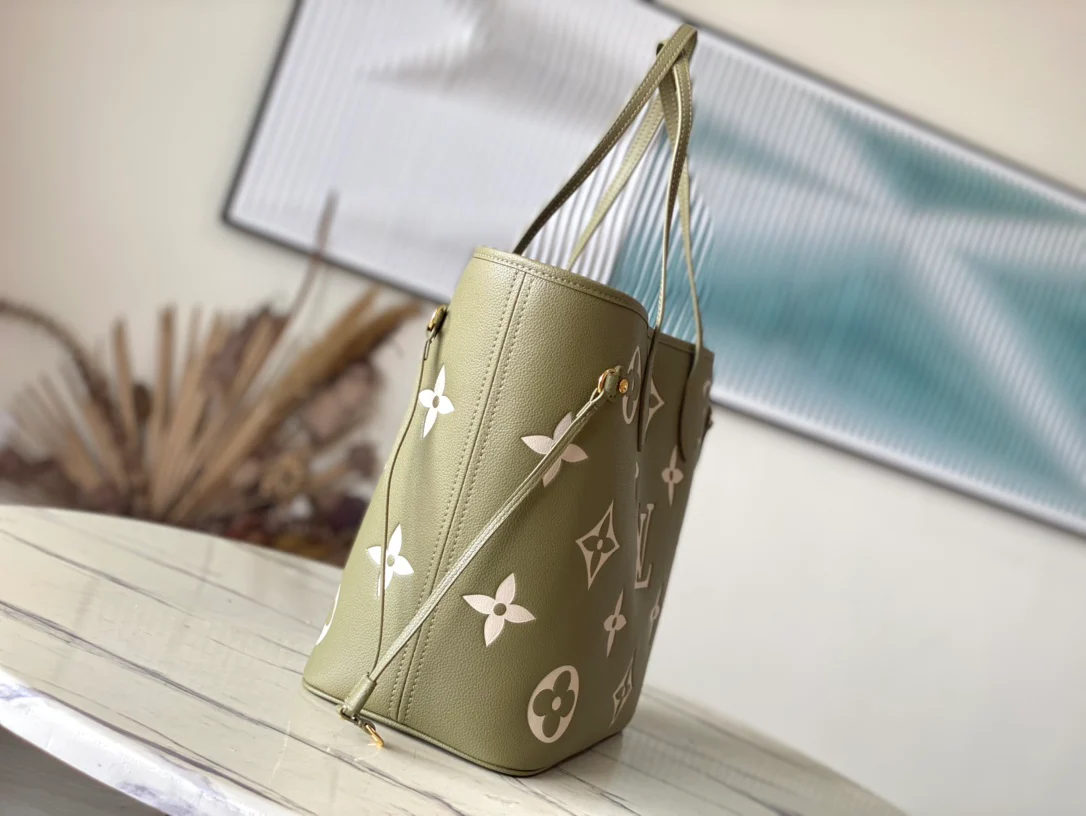 m46649-LV-neverfull-mm-grass green