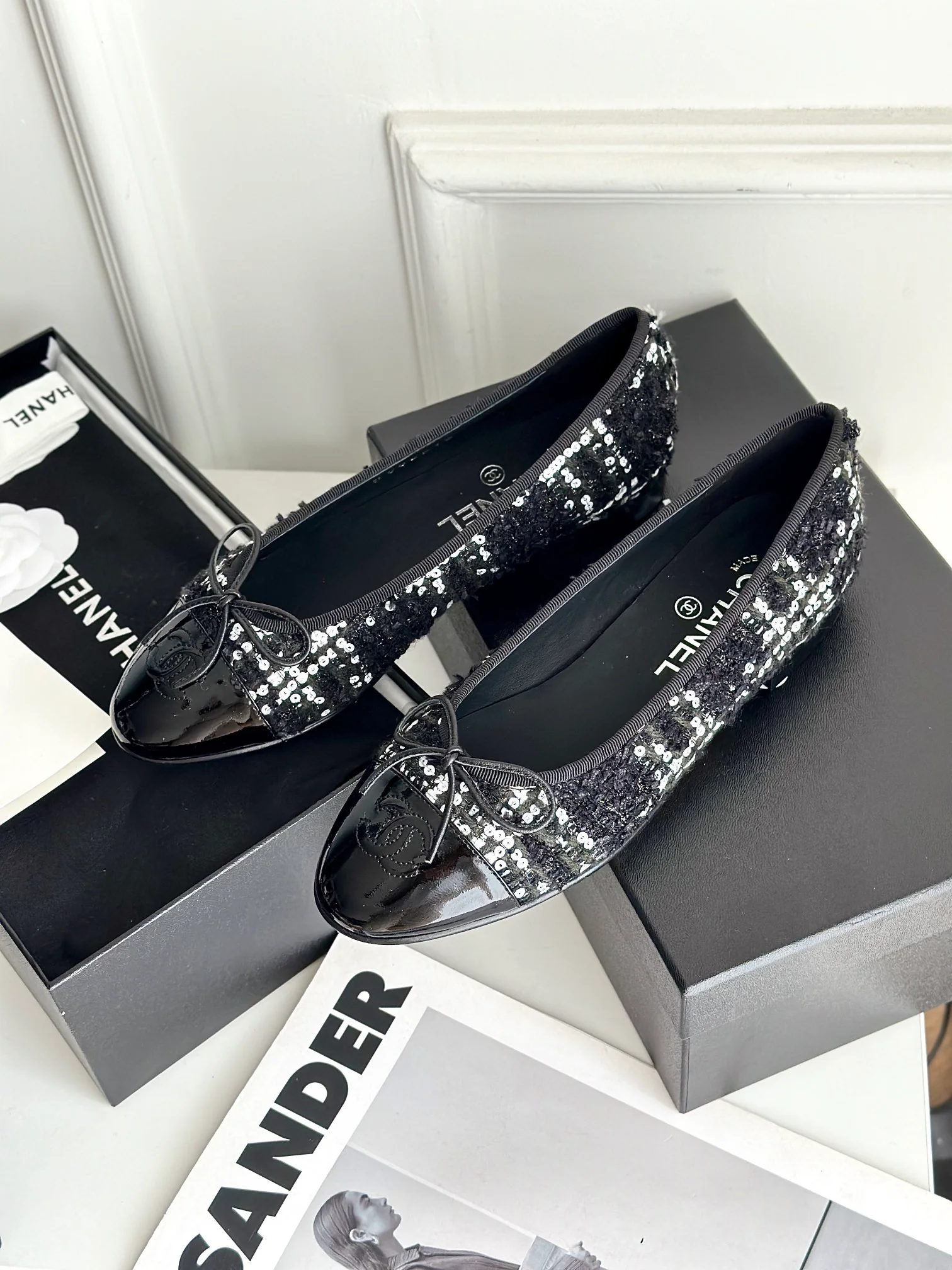 Новинка Chanel 2023 года - Классические балетки в твидовом стиле