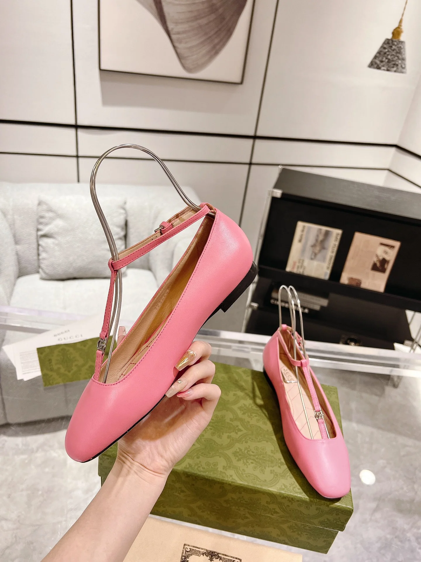 Новинка сезона весна/лето 2023 от Gucci - балетки.