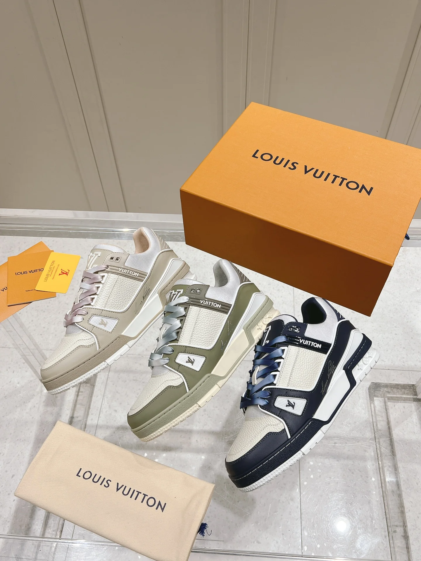 Двухцветные скейтбордные кроссовки LV-2024 - изображение из коллекции