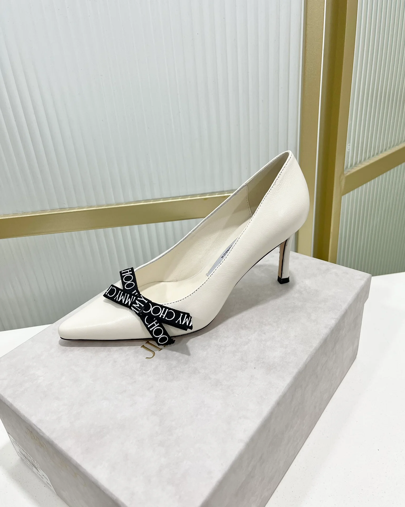 Jimmy - Новинка 2023 года - Туфли на высоком каблуке с острым носком и принтом из тесьмы - 6 см - Белые