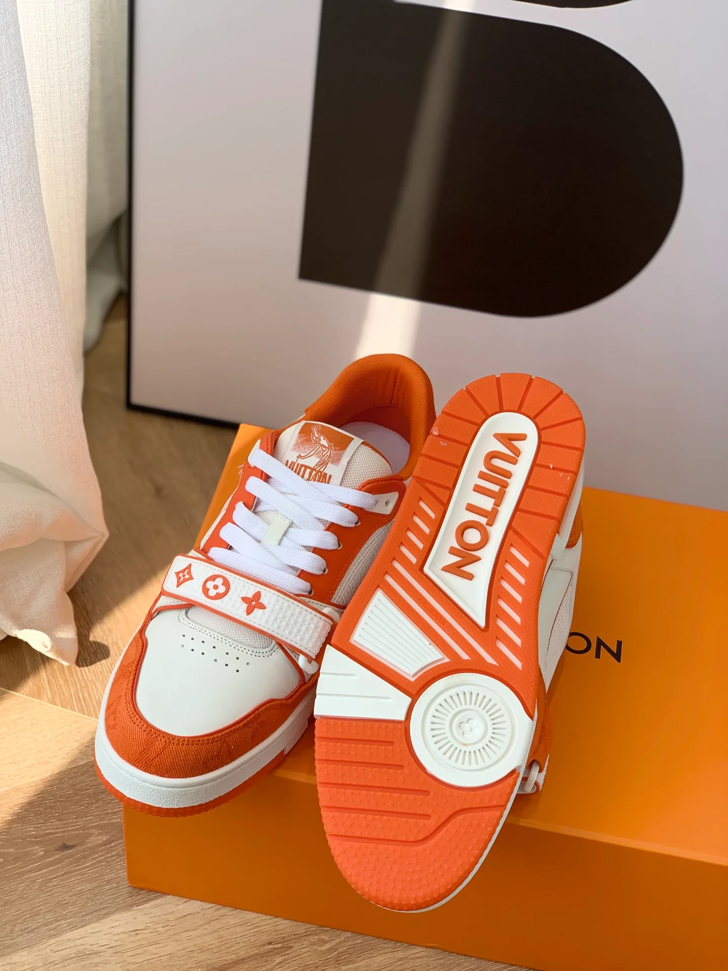 Серия LV-trainer - красные кроссовки