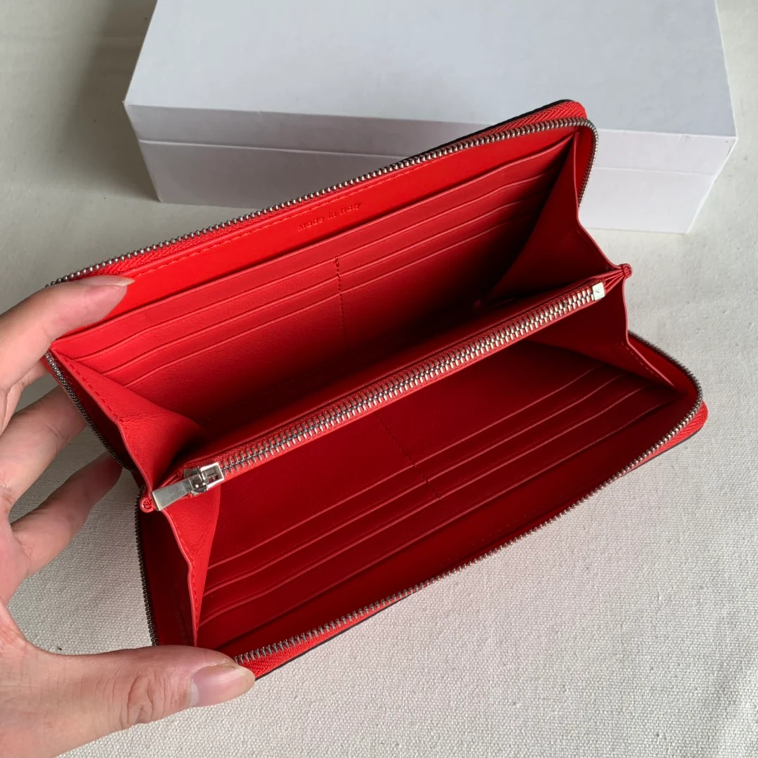 Длинный кошелек Celine на молнии — с узором ?личи? — ярко-красный