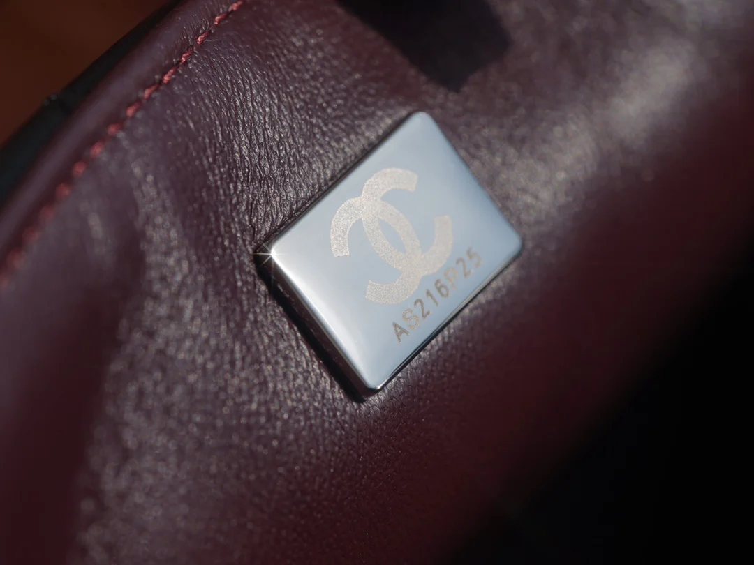 Мини-сумка Chanel CF 20 см из черной овечьей кожи с серебряной застежкой