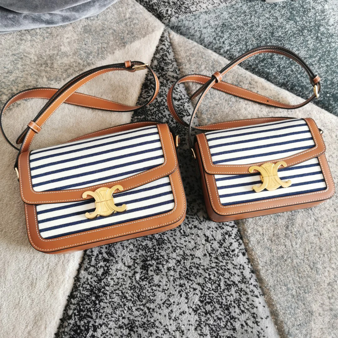 Классическая сумка Celine Triomphe из льна и белой кожи — в синюю полоску — маленький размер 18,5 см.