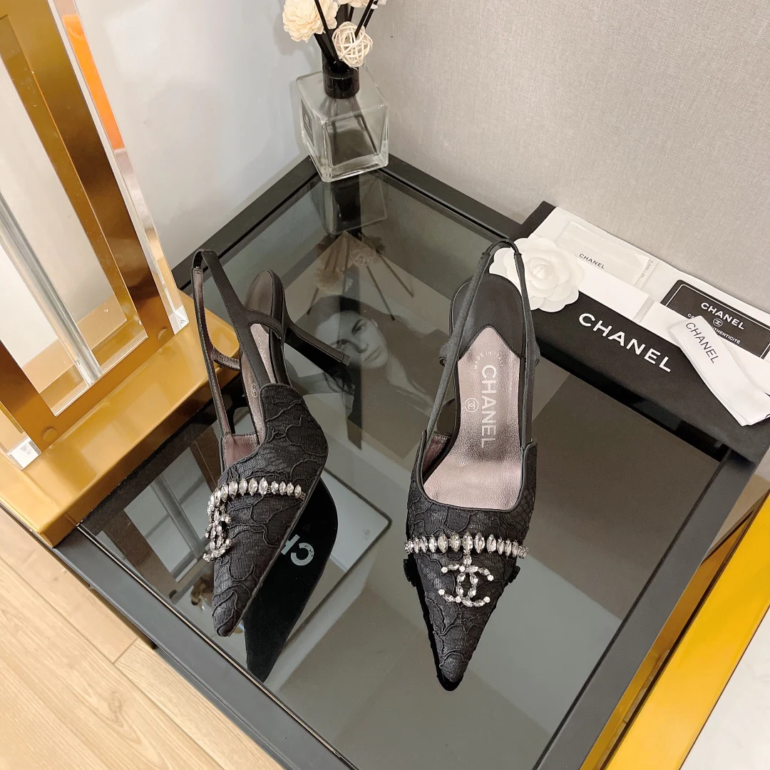 Туфли Chanel на высоком каблуке с кружевной пряжкой и стразами - Винтажная коллекция - 6-5 см