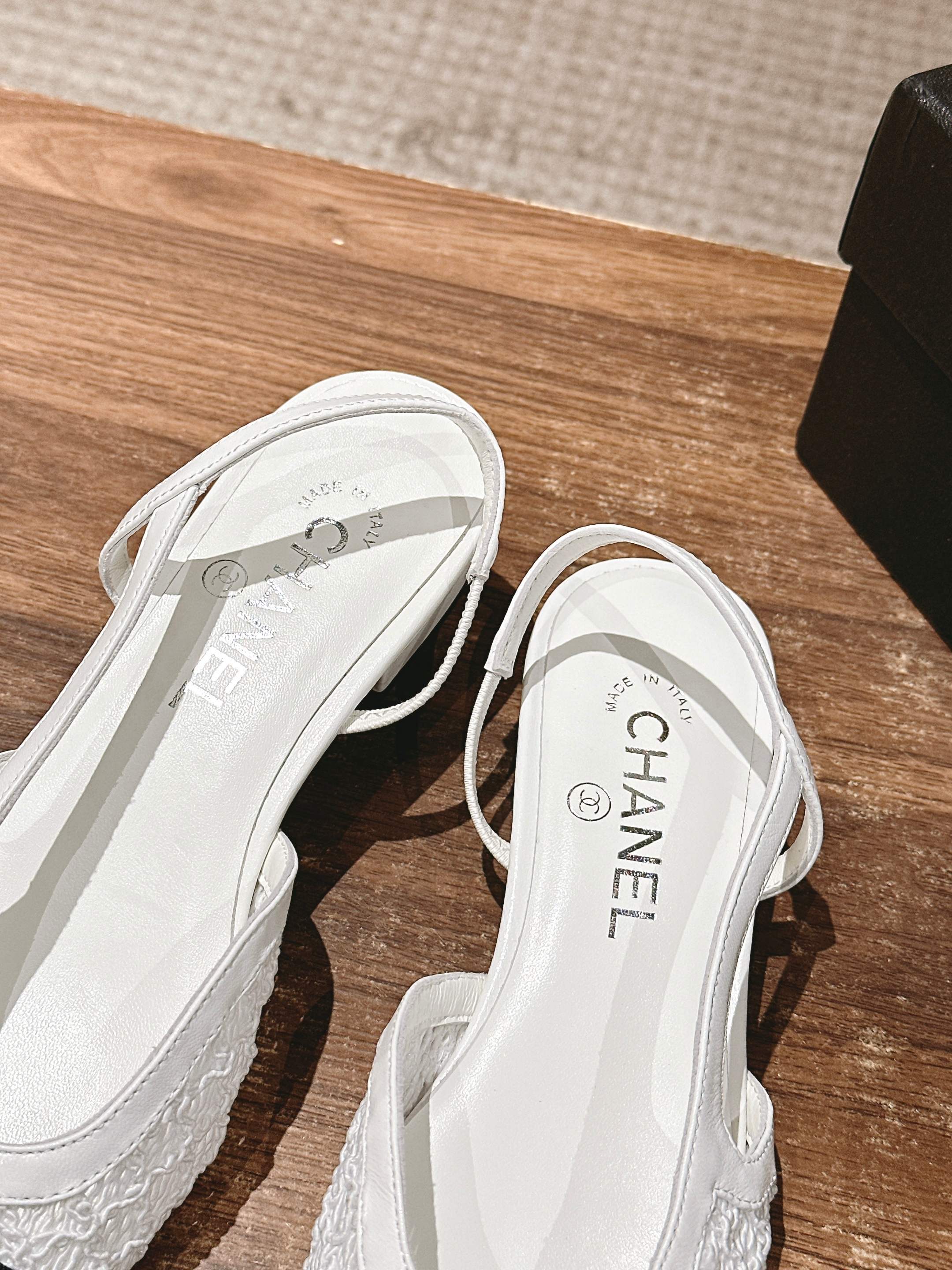 Chanel - Кружево и лоскутное шитье из шаньдунского шелка - Туфли на плоской подошве - Белые - 1